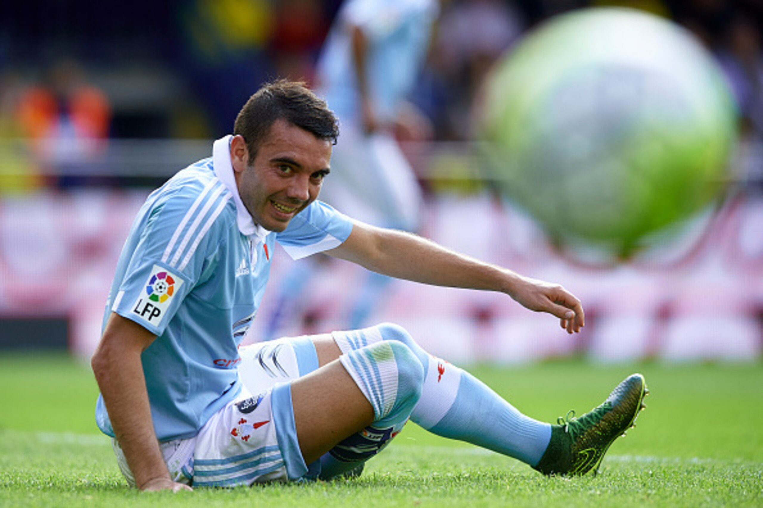 VILLARREAL, SPAIN - OCTOBER 18:  Iago Aspas of Celta looks on during the La Liga match between Villarreal CF and RC Celta de Vigo at El Madrigal Stadium on October 18, 2015 in Villarreal, Spain.  (Photo by Manuel Queimadelos Alonso/Getty Images)
