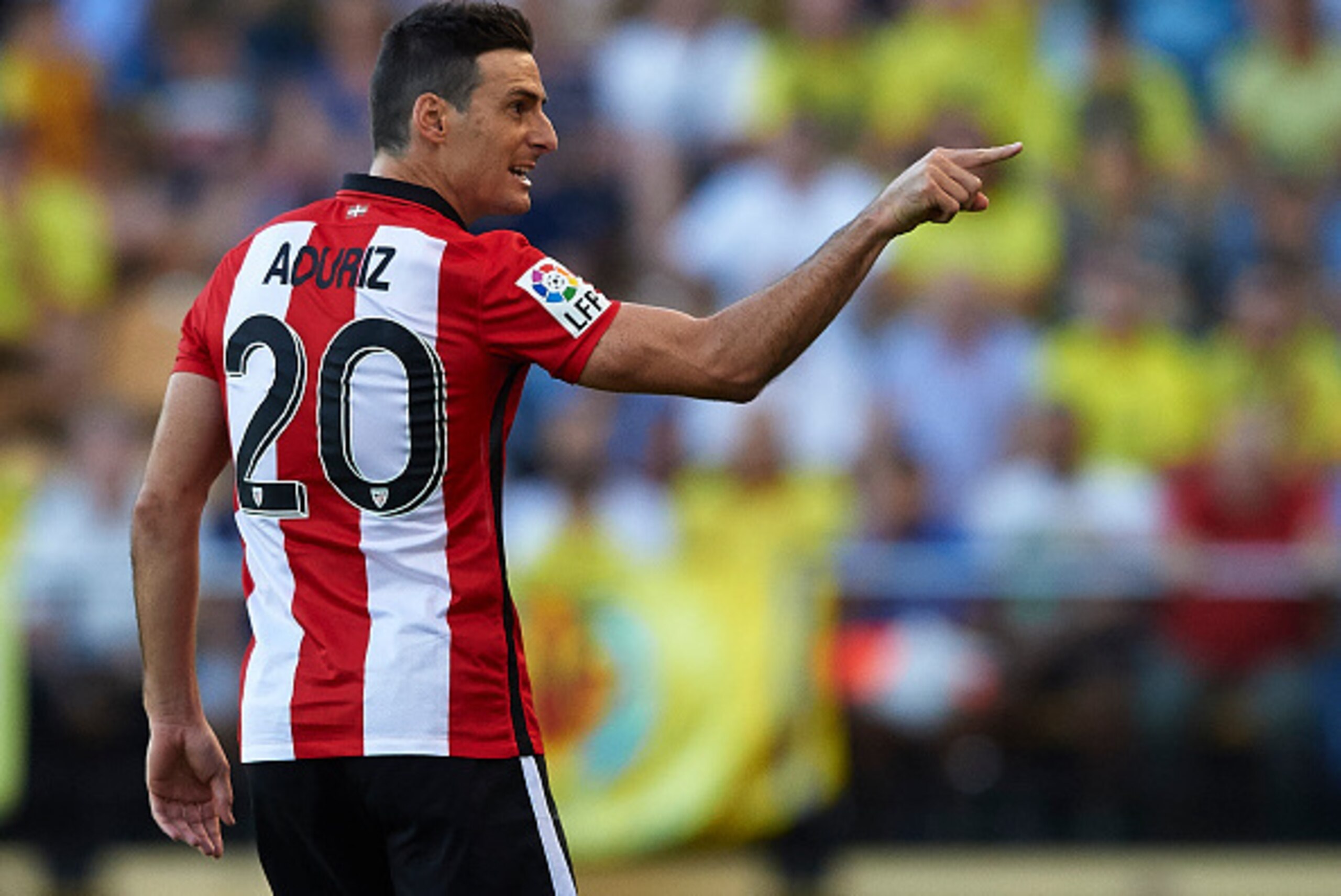 VILLARREAL, SPAIN - SEPTEMBER 20:  Aritz Aduriz of Athletic Club reacts during the La Liga match between Villarreal CF and Athletic Club de Bilbao at El Madrigal Stadium on September 20, 2015 in Villarreal, Spain.  (Photo by Manuel Queimadelos Alonso/Gett
