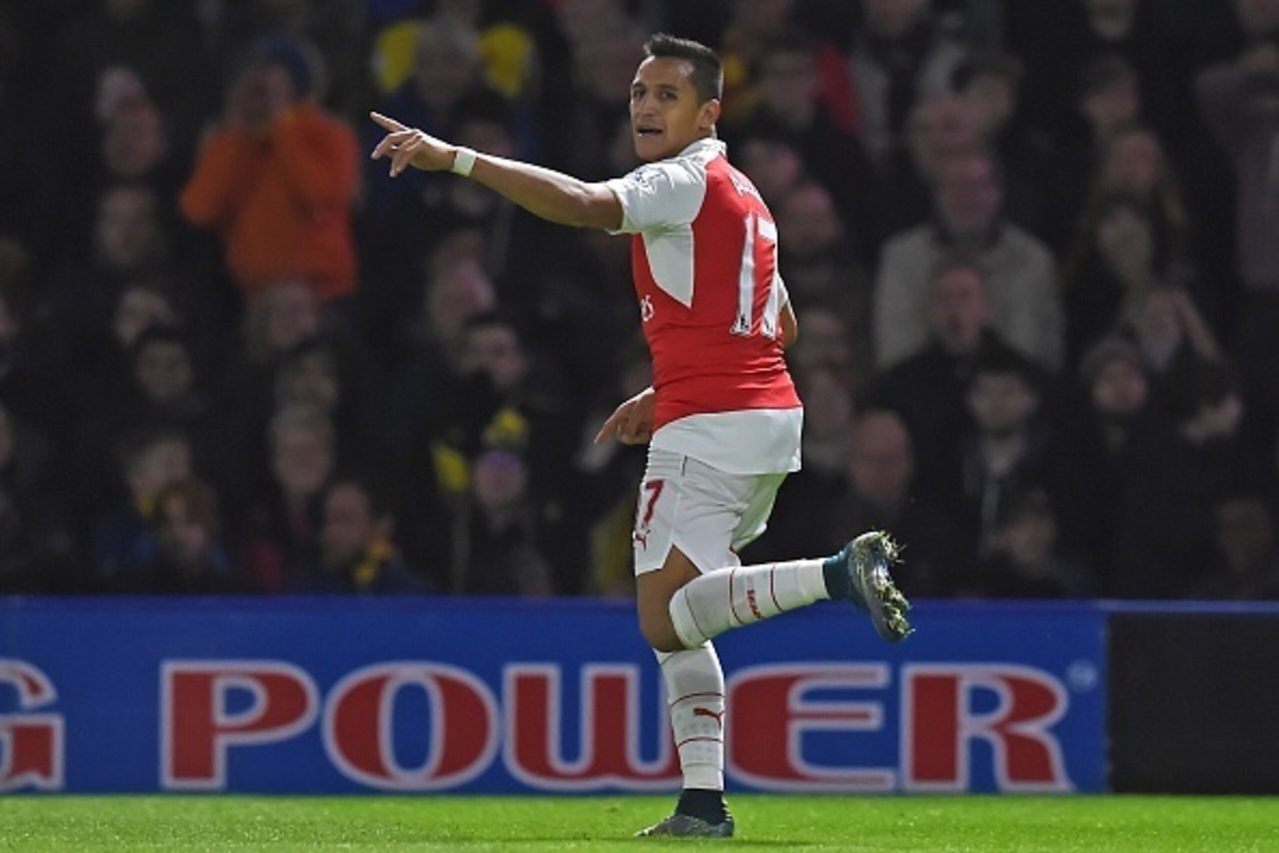 Arsenal's Chilean striker Alexis Sanchez celebrates after scoring the opening goal of the English Premier League football match between Watford and Arsenal at Vicarage Road Stadium in Watford, north of London on October 17, 2015. AFP PHOTO / PAUL ELLIS

R