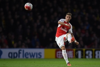 Arsenal's German midfielder Mesut Ozil takes a freekick during the English Premier League football match between Watford and Arsenal at Vicarage Road Stadium in Watford, north of London on October 17, 2015. AFP PHOTO / PAUL ELLIS

RESTRICTED TO EDITORIAL 