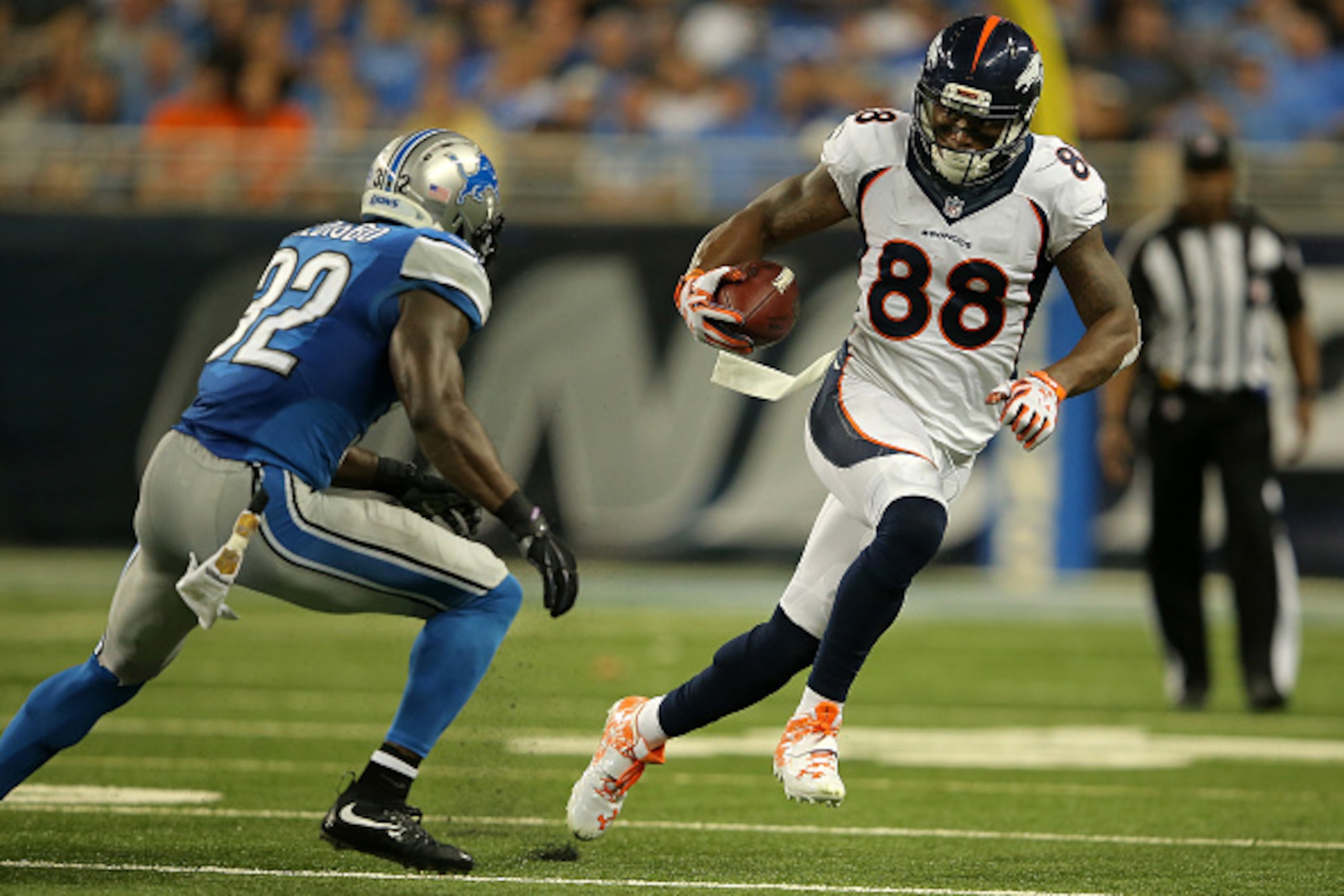 DETROIT, MI - SEPTEMBER 27:  Wide receiver Demaryius Thomas #88 of the Denver Broncos makes a reception against strong safety James Ihedigbo #32 of the Detroit Lions at Ford Field on September 27, 2015 in Detroit, Michigan. The Broncos defeated the Lions 