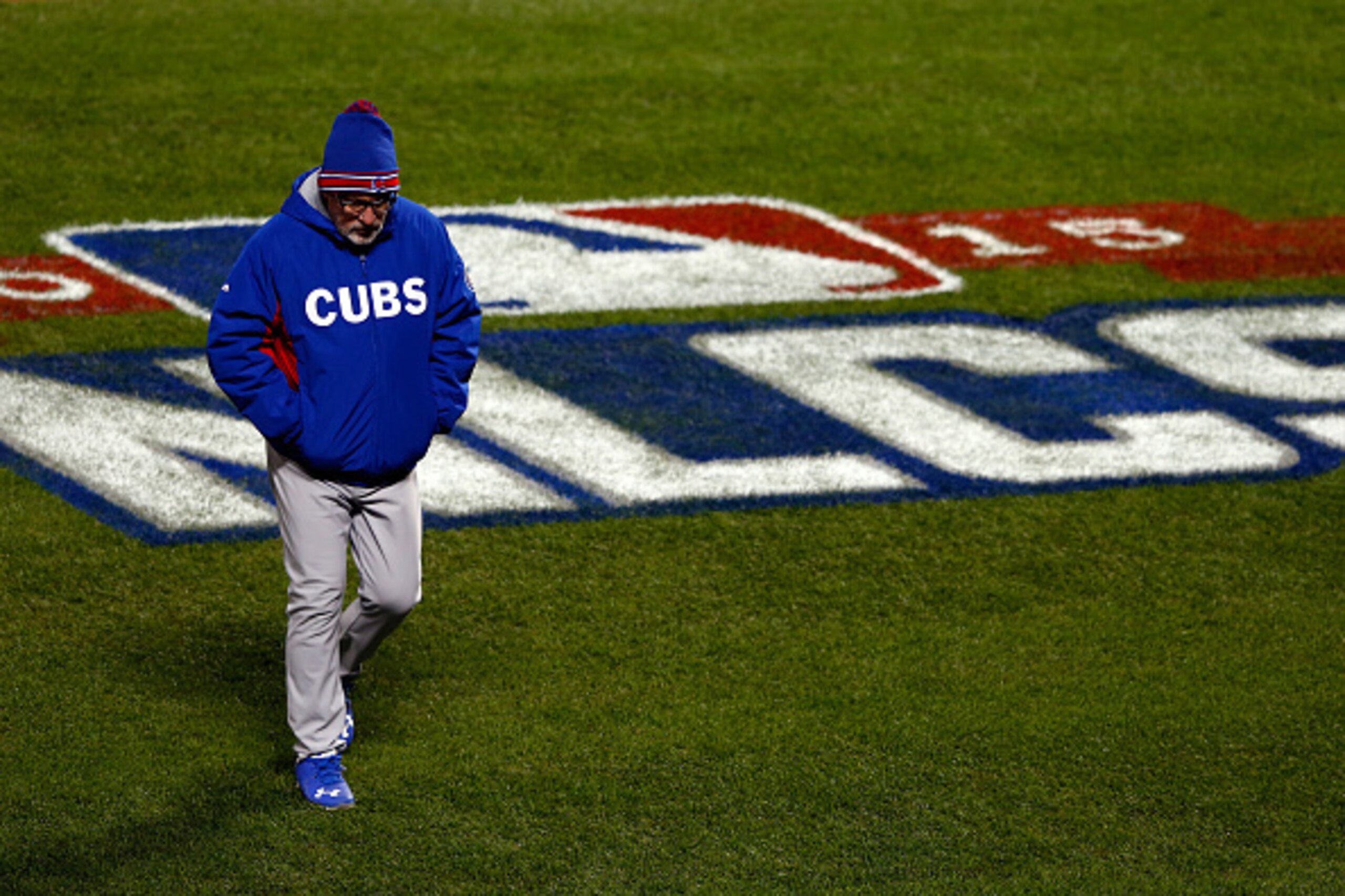 NEW YORK, NY - OCTOBER 18:  Joe Maddon #70 of the Chicago Cubs walks back from the mound against the New York Mets during game two of the 2015 MLB National League Championship Series at Citi Field on October 18, 2015 in the Flushing neighborhood of the Qu