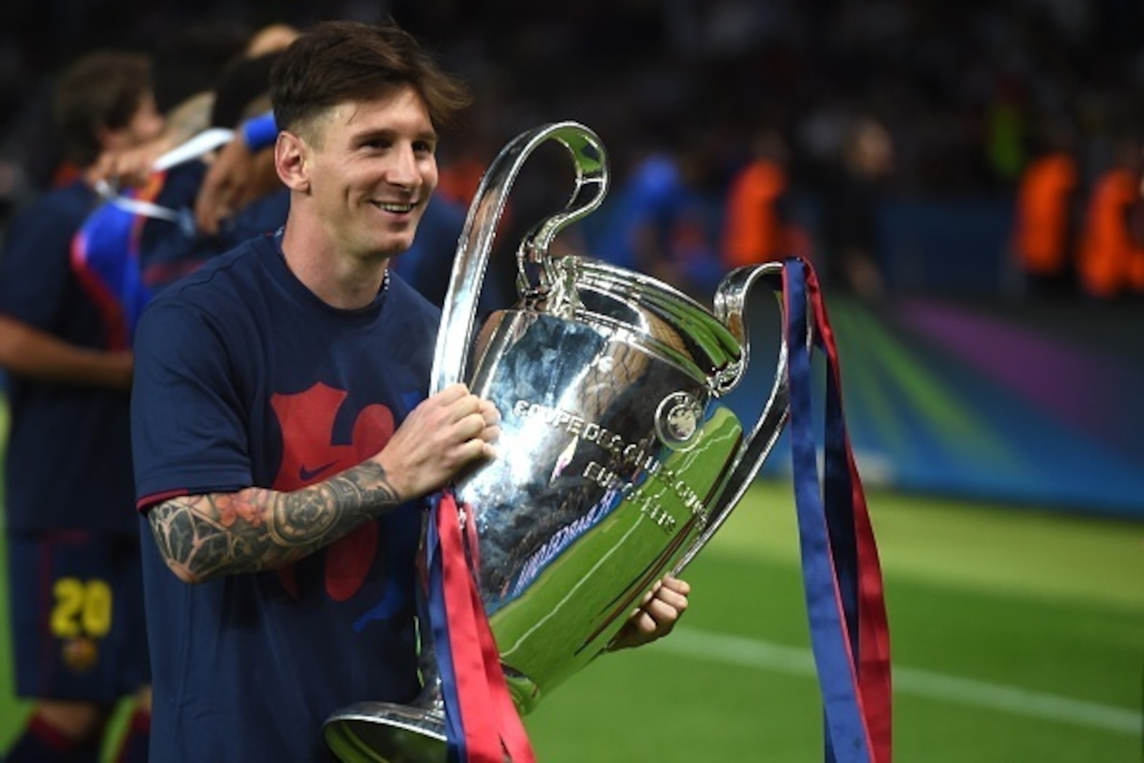 Barcelona's Argentinian forward Lionel Messi holds the trophy after the UEFA Champions League Final football match between Juventus and FC Barcelona at the Olympic Stadium in Berlin on June 6, 2015. FC Barcelona won the match 1-3.        AFP PHOTO / PATRI