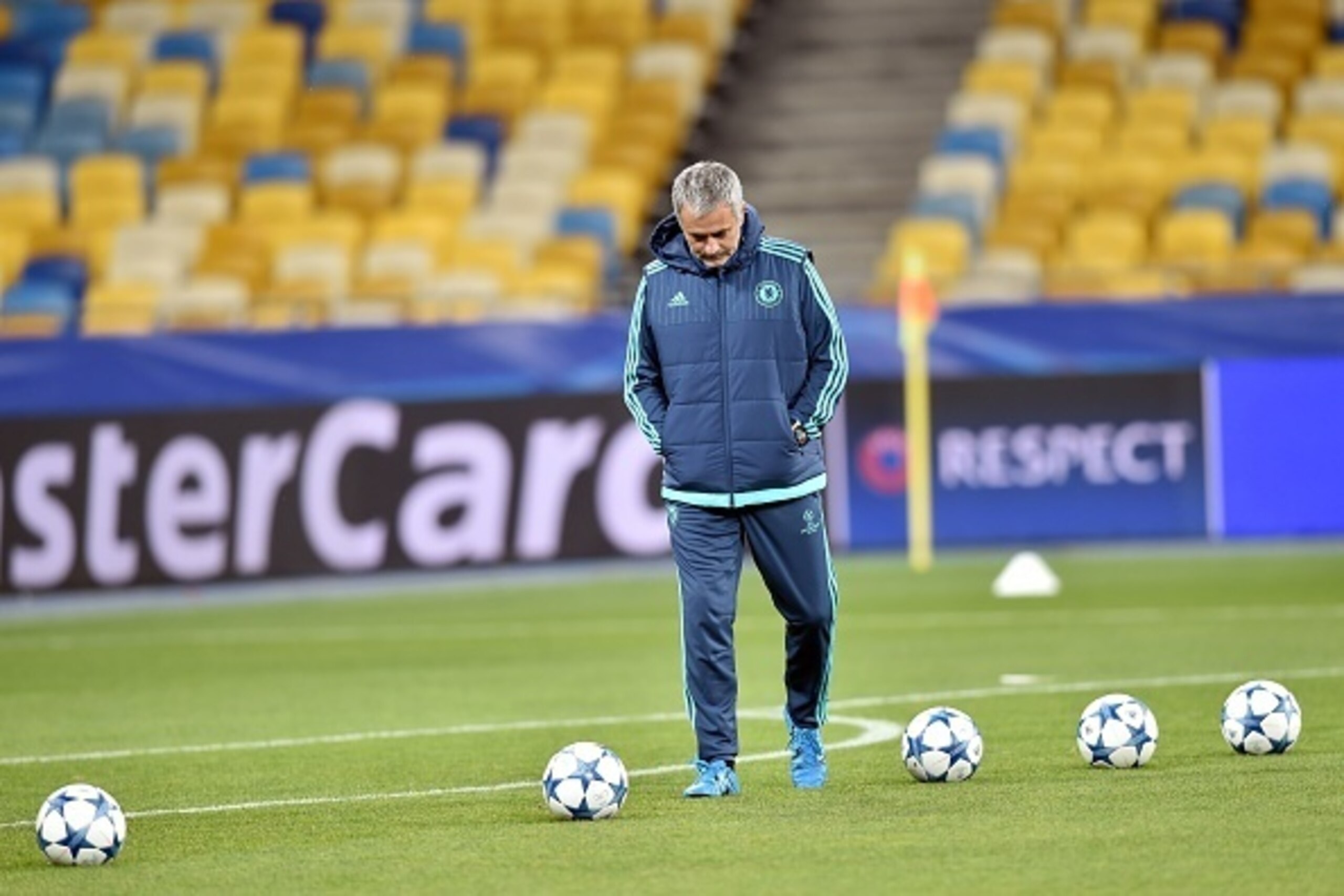 Chelsea's Portuguese coach Jose Mourinho stands on the pitch during a training session at Olimpiskiy Stadium in Kiev on October 19, 2015, a day before their Champion's League Group G football match against FC Dinamo. AFP PHOTO / SERGEI SUPINSKY        (Ph
