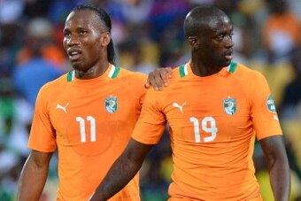 Ivory Coast's forward Didier Drogba (L) apologizes to Ivory Coast's midfielder Yaya Toure (R) after colliding against him during the African Cup of Nation 2013 quarter final football match Ivory Coast vs Nigeria, on February 3, 2013 in Rustenburg.  AFP PH