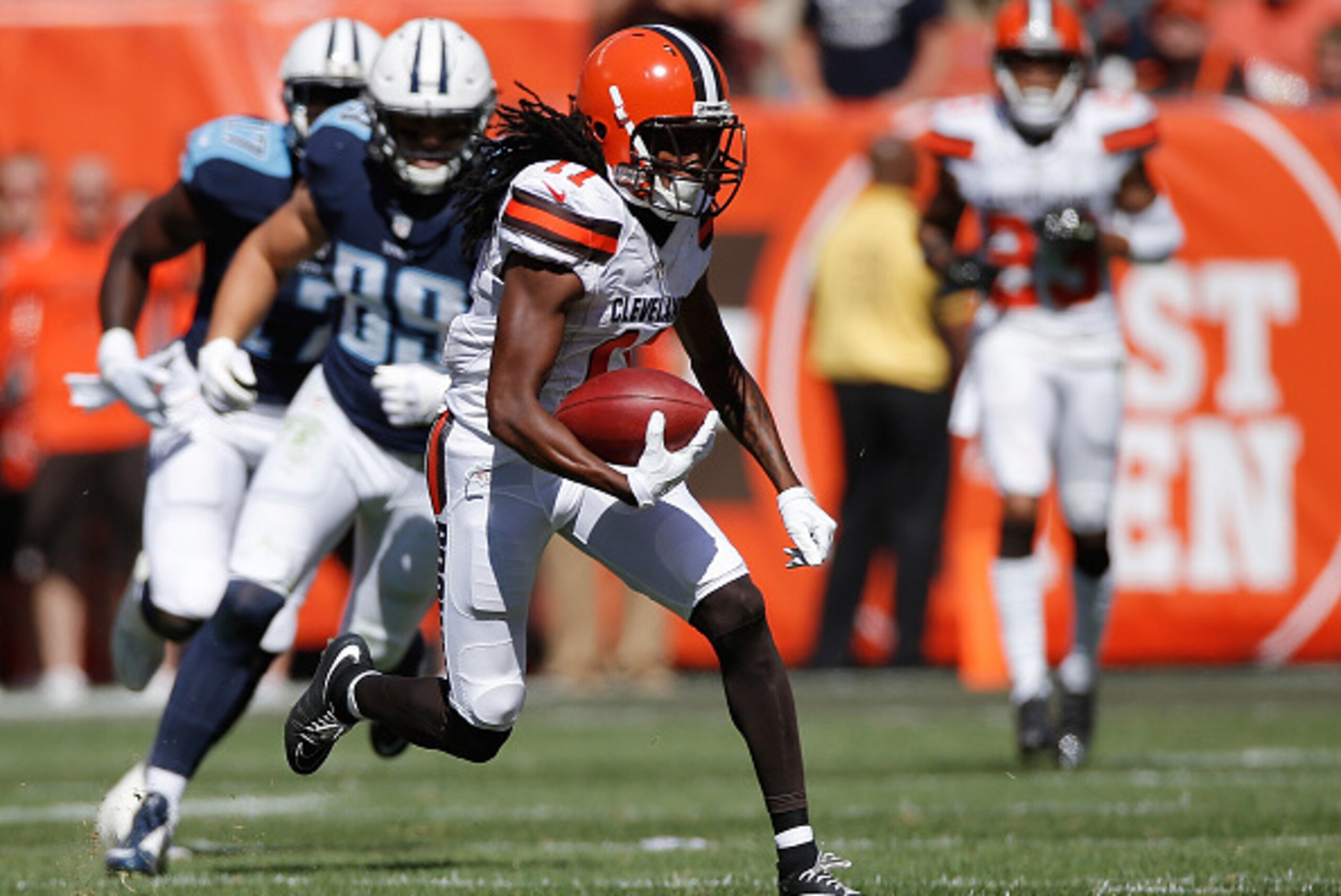 CLEVELAND, OH - SEPTEMBER 20: Travis Benjamin #11 of the Cleveland Browns returns a second quarter punt for a touchdown while playing the Tennessee Titans at FirstEnergy Stadium on September 20, 2015 in Cleveland, Ohio.  (Photo by Gregory Shamus/Getty Ima