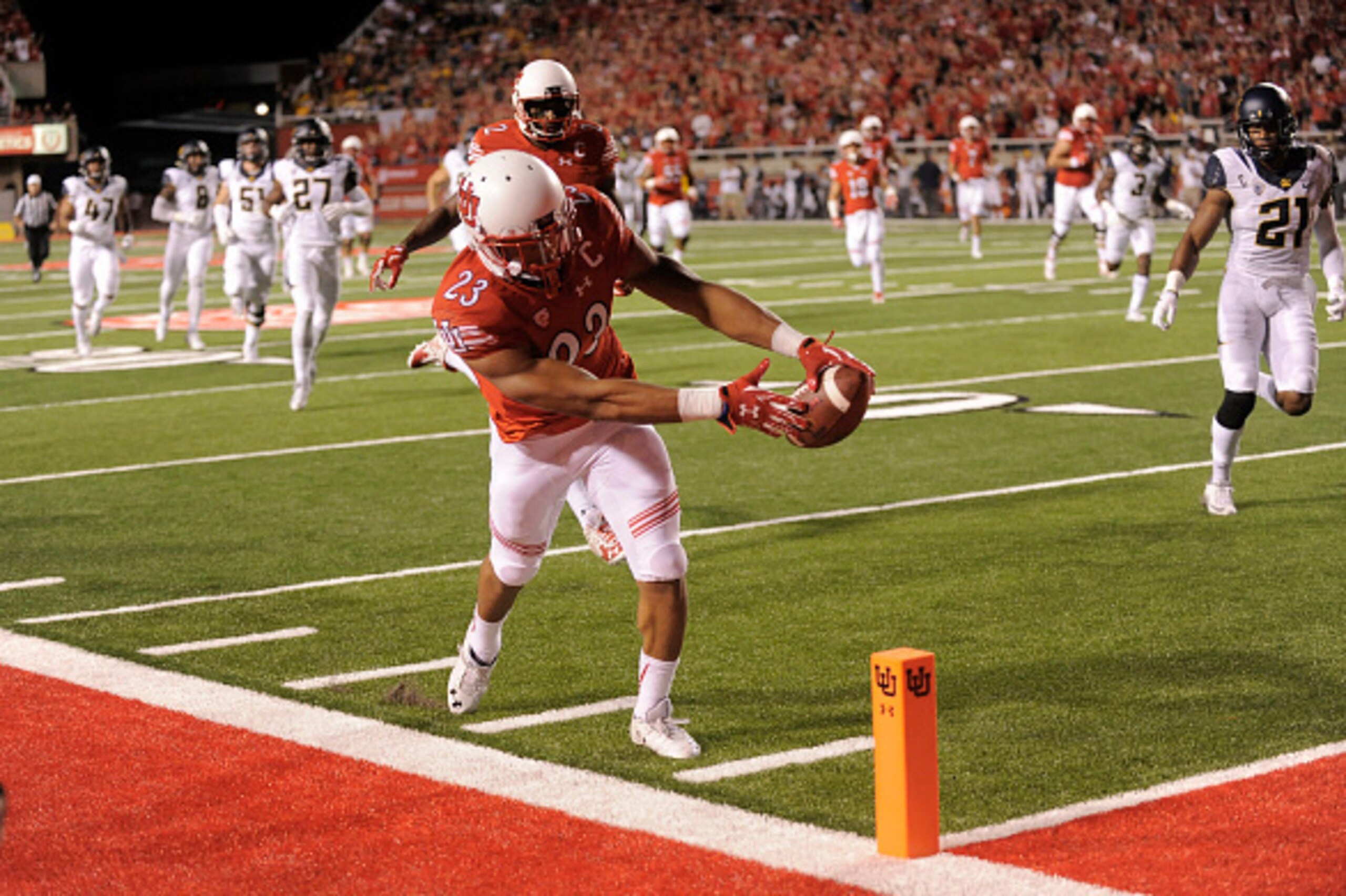 SALT LAKE CITY, UT - OCTOBER 10: Running back Devontae Booker #23 of the Utah Utes scores a first quarter touchdown against the California Golden Bears at Rice-Eccles Stadium on October 10, 2015 in Salt Lake City, Utah. (Photo by Gene Sweeney Jr/Getty Ima