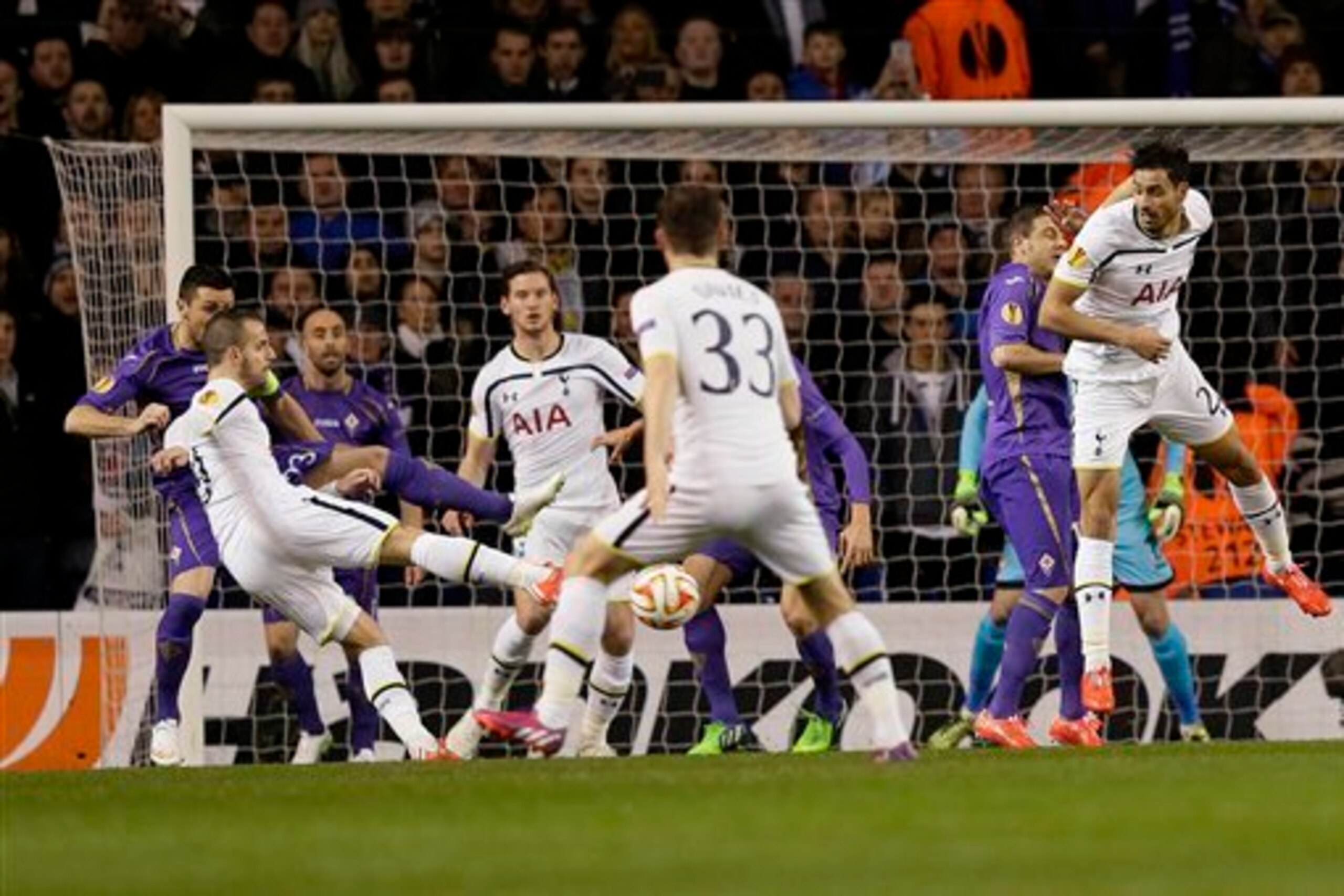 Roberto Soldado giving Tottenham a 1-0 lead against Fiorentina that the north Londoners were unable to follow up on.