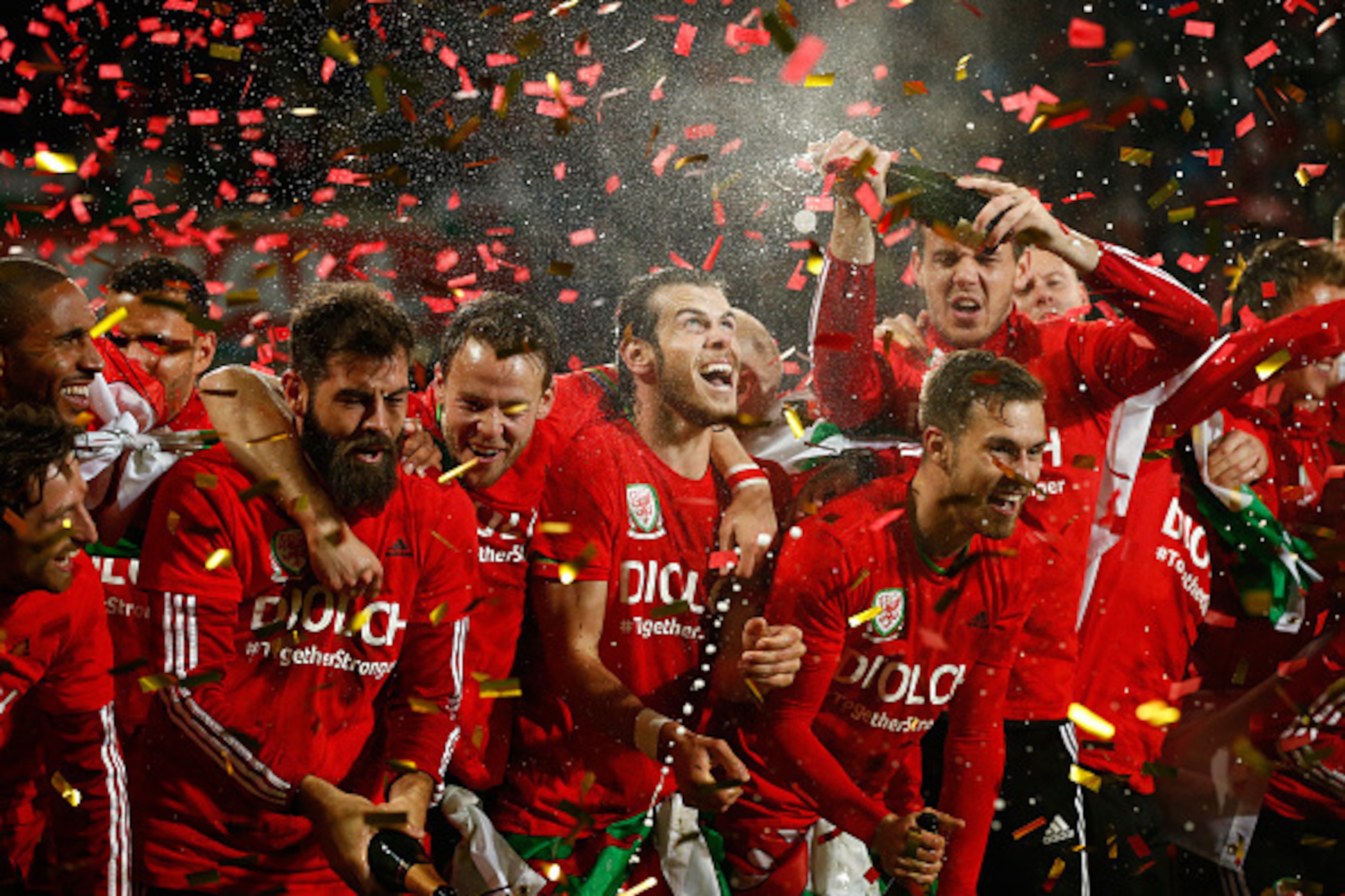 CARDIFF, WALES - OCTOBER 13:  Wales player Gareth Bale (c) and Aaron Ramsey (r) and team mates celebrate after the UEFA EURO 2016 Group B Qualifier between Wales and Andorra at Cardiff City stadium on October 13, 2015 in Cardiff, United Kingdom.  (Photo b