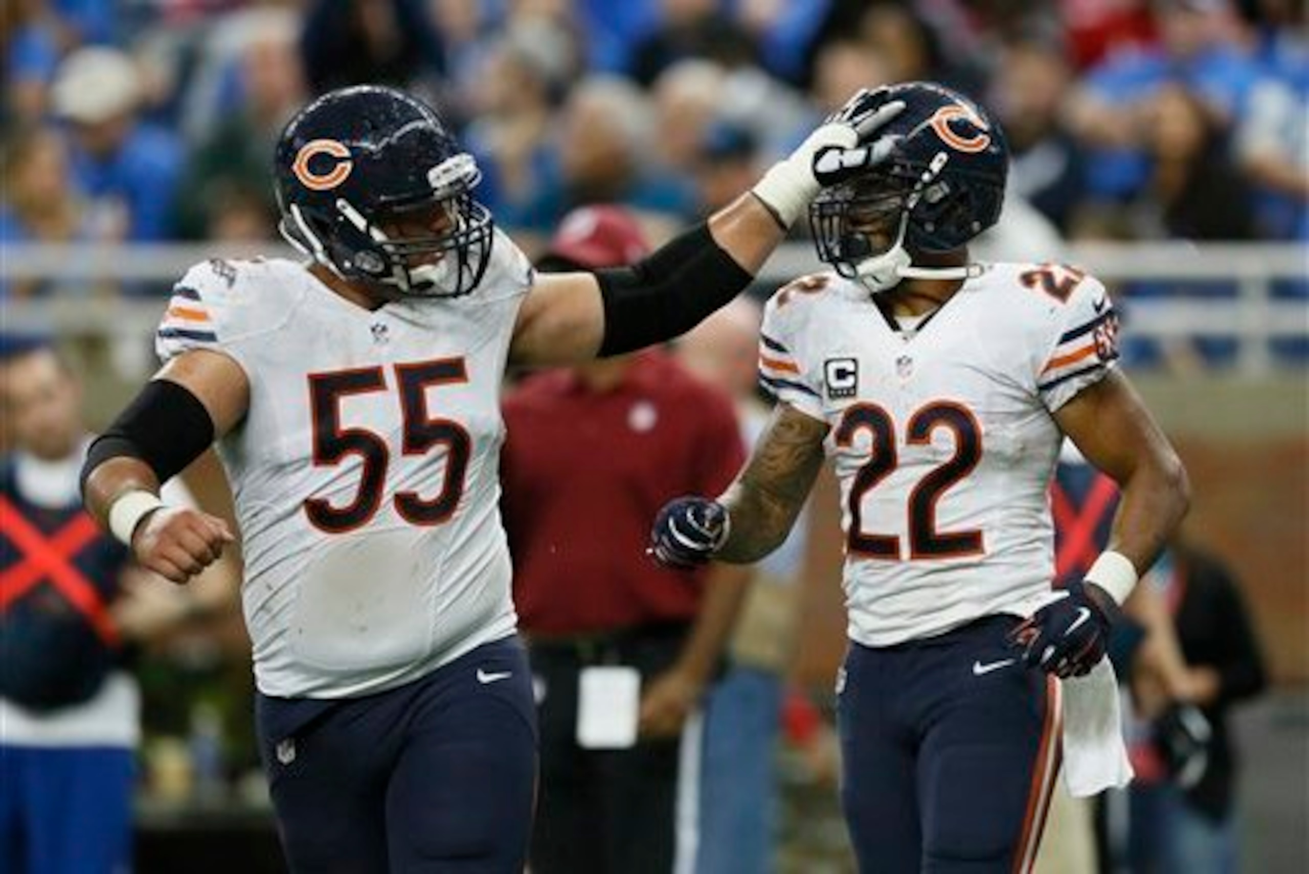 Hroniss Grasu (55) has started the last two games for the Bears at center, and he is expected to hold on to that spot the rest of the season.