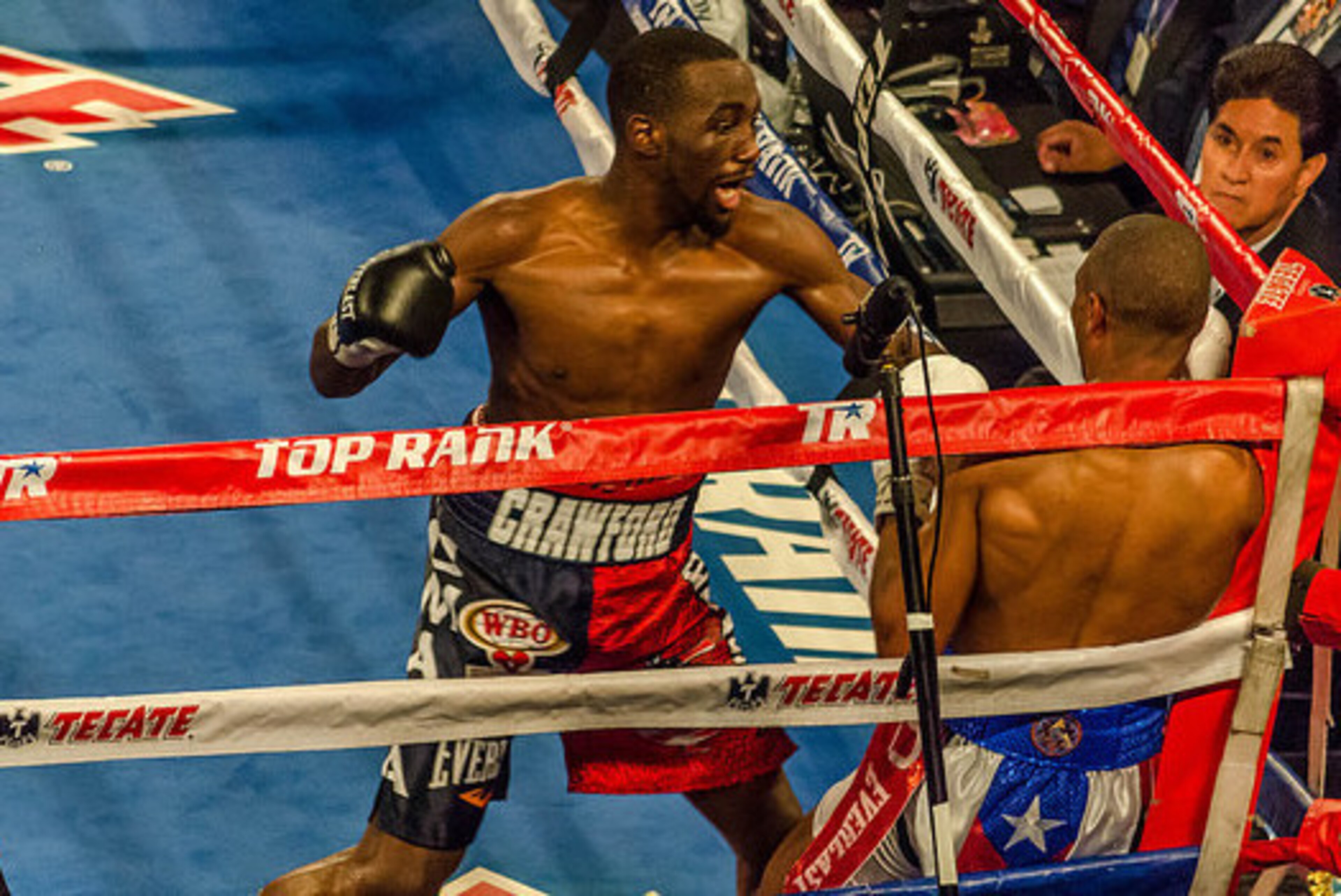 By Round 6, Dulorme was just Crawford's punching bag.