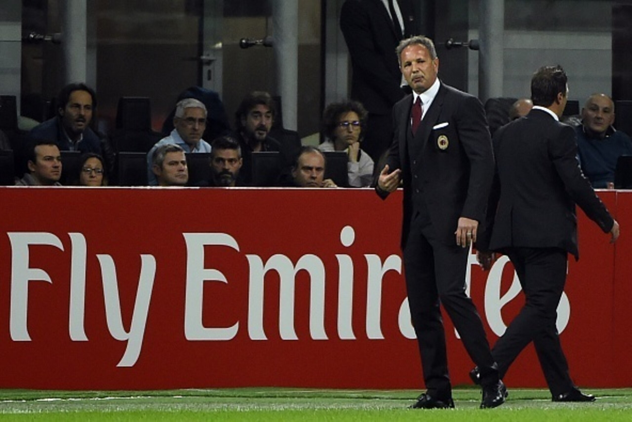 AC Milan's Serbian coach Sinisa Mihajlovic (L) reacts during the Italian Serie A football match between AC Milan and Napoli at San Siro Stadium in Milan on October 4, 2015. AFP PHOTO / OLIVIER MORIN (Photo credit should read OLIVIER MORIN/AFP/Gett AC Milan's Serbian coach Sinisa Mihajlovic (L) reacts during the Italian Serie A football match between AC Milan and Napoli at San Siro Stadium in Milan on October 4, 2015. AFP PHOTO / OLIVIER MORIN (Photo credit should read OLIVIER MORIN/AFP/Gett