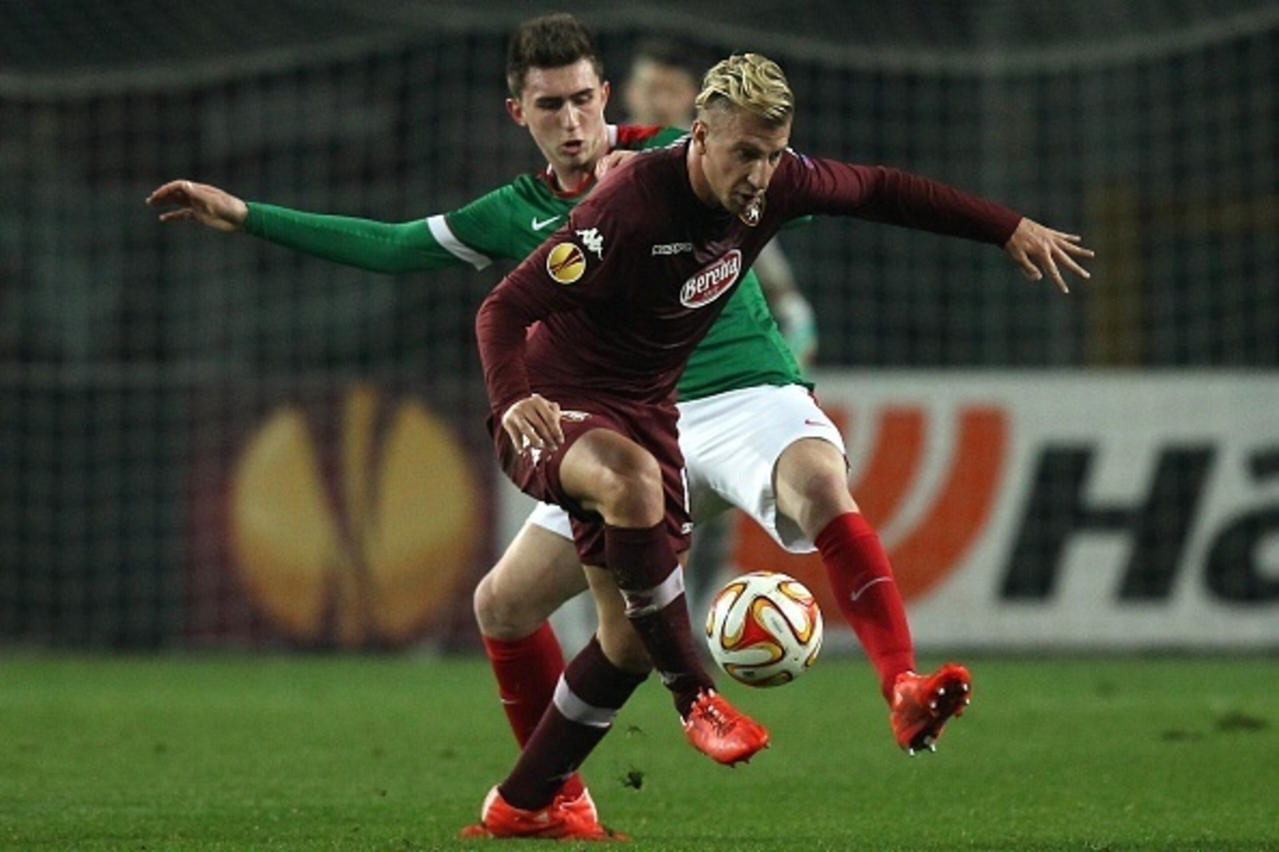 Torino's Argentinian forward Maxi Lopez fights for the ball with Athletic Bilbao's French defender Aymeric Laporte during the UEFA Europe League round of 32 football match Torino Vs Athletic Bilbao on February 19, 2015 at the 'Olympic Stadium' in Turin.  