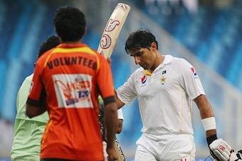 Pakistan's Misbah Ul Haq salutes fans after scoring a century (100 runs) during the first day of the second Test cricket match between Pakistan and England in Dubai on October 22, 2015. AFP PHOTO / MARWAN NAAMANI        (Photo credit should read MARWAN NA