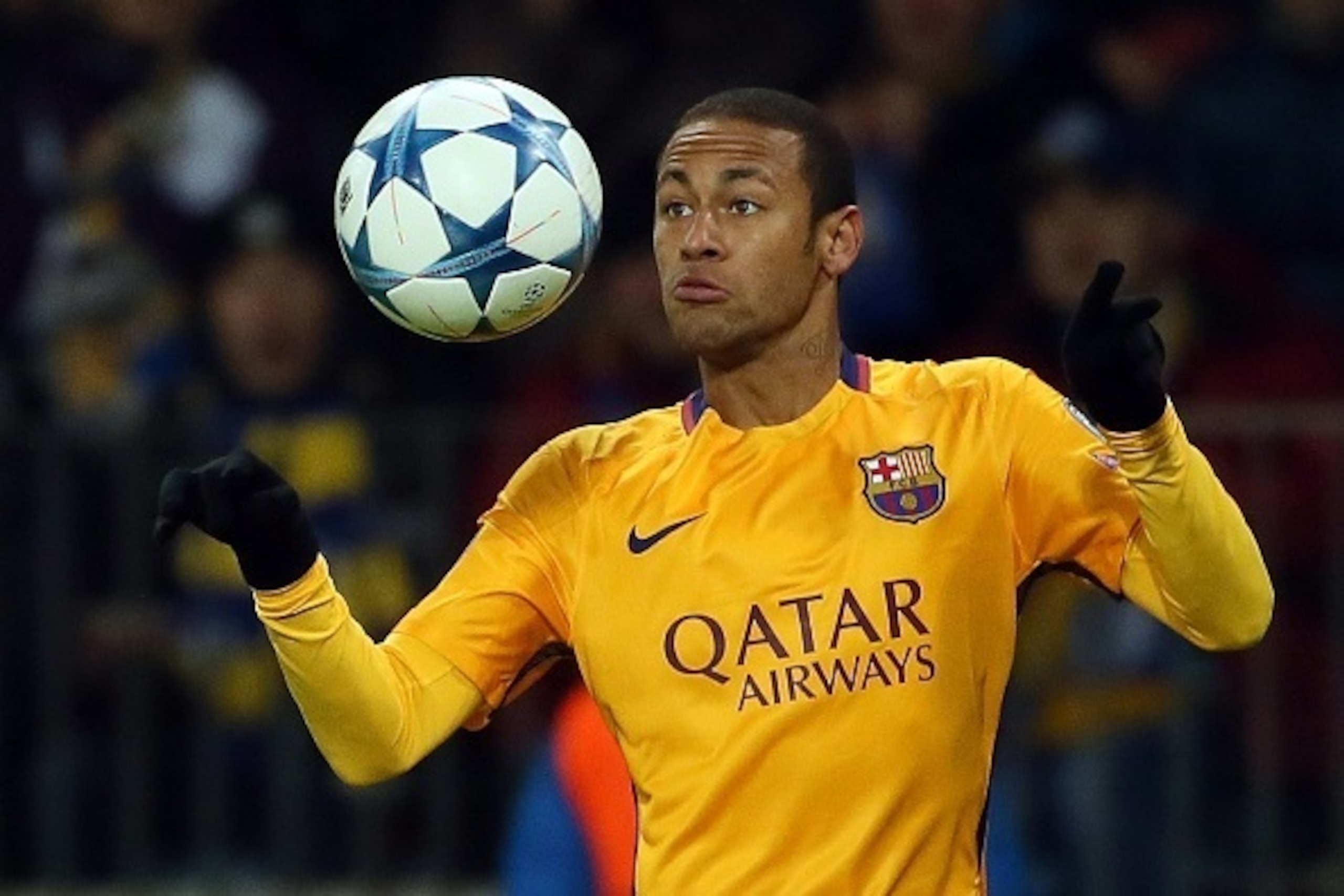 Barcelona's Brazilian forward Neymar eyes the ball during the UEFA Champions League group E football match between FC BATE Borisov and FC Barcelona at the Borisov Arena stadium outside Minsk on October 20, 2015. AFP PHOTO / MAXIM MALINOVSKY (Photo Barcelona's Brazilian forward Neymar eyes the ball during the UEFA Champions League group E football match between FC BATE Borisov and FC Barcelona at the Borisov Arena stadium outside Minsk on October 20, 2015. AFP PHOTO / MAXIM MALINOVSKY (Photo