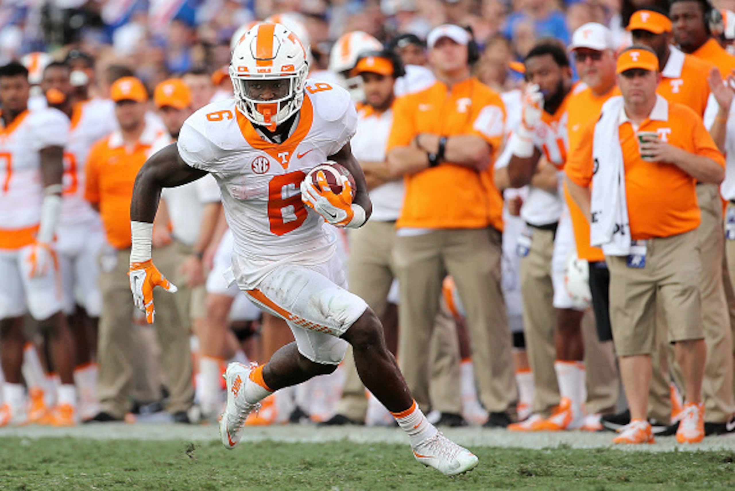 GAINESVILLE, FL - SEPTEMBER 26:  Alvin Kamara #6 of the Tennessee Volunteers rushes during a game against the Florida Gators at Ben Hill Griffin Stadium on September 26, 2015 in Gainesville, Florida.  (Photo by Mike Ehrmann/Getty Images)