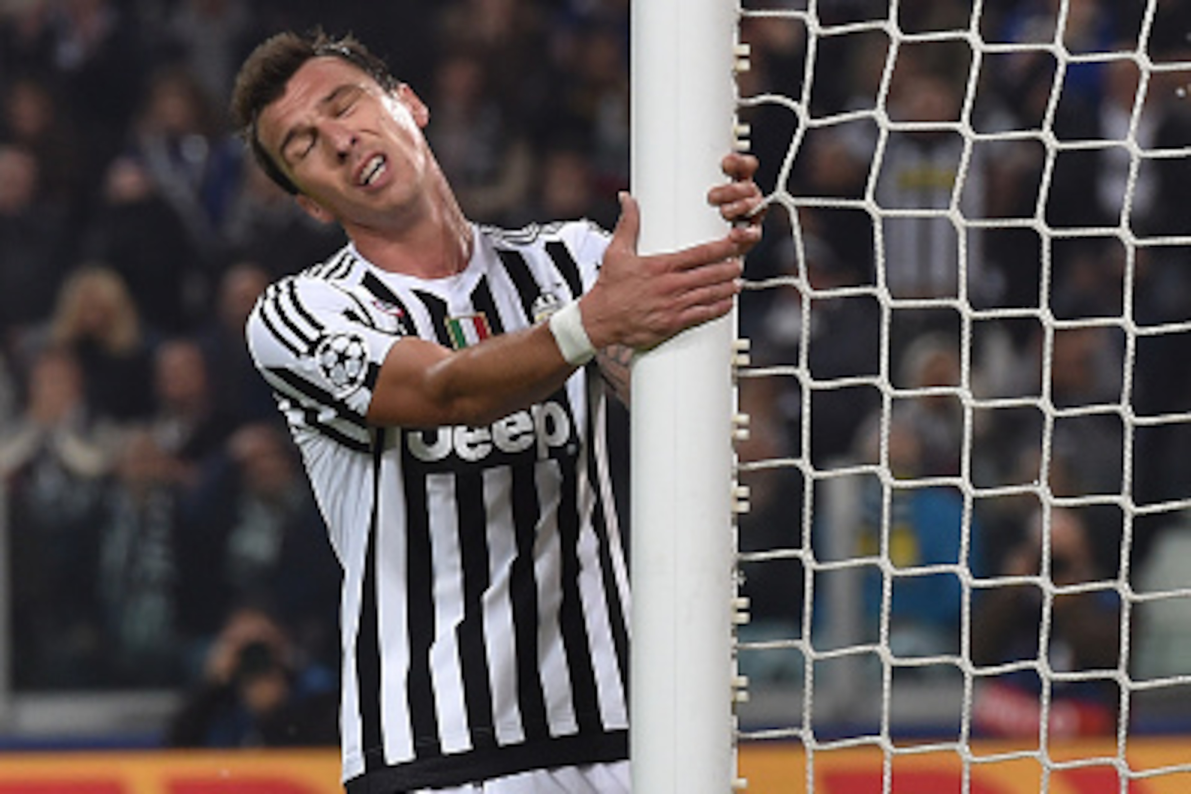 TURIN, ITALY - OCTOBER 21: Mario Mandzukic of Juventus reacts during the UEFA Champions League group stage match between Juventus and VfL Borussia Moenchengladbach at Juventus Arena on October 21, 2015 in Turin, Italy. (Photo by Valerio Pennicino/Getty TURIN, ITALY - OCTOBER 21: Mario Mandzukic of Juventus reacts during the UEFA Champions League group stage match between Juventus and VfL Borussia Moenchengladbach at Juventus Arena on October 21, 2015 in Turin, Italy. (Photo by Valerio Pennicino/Getty