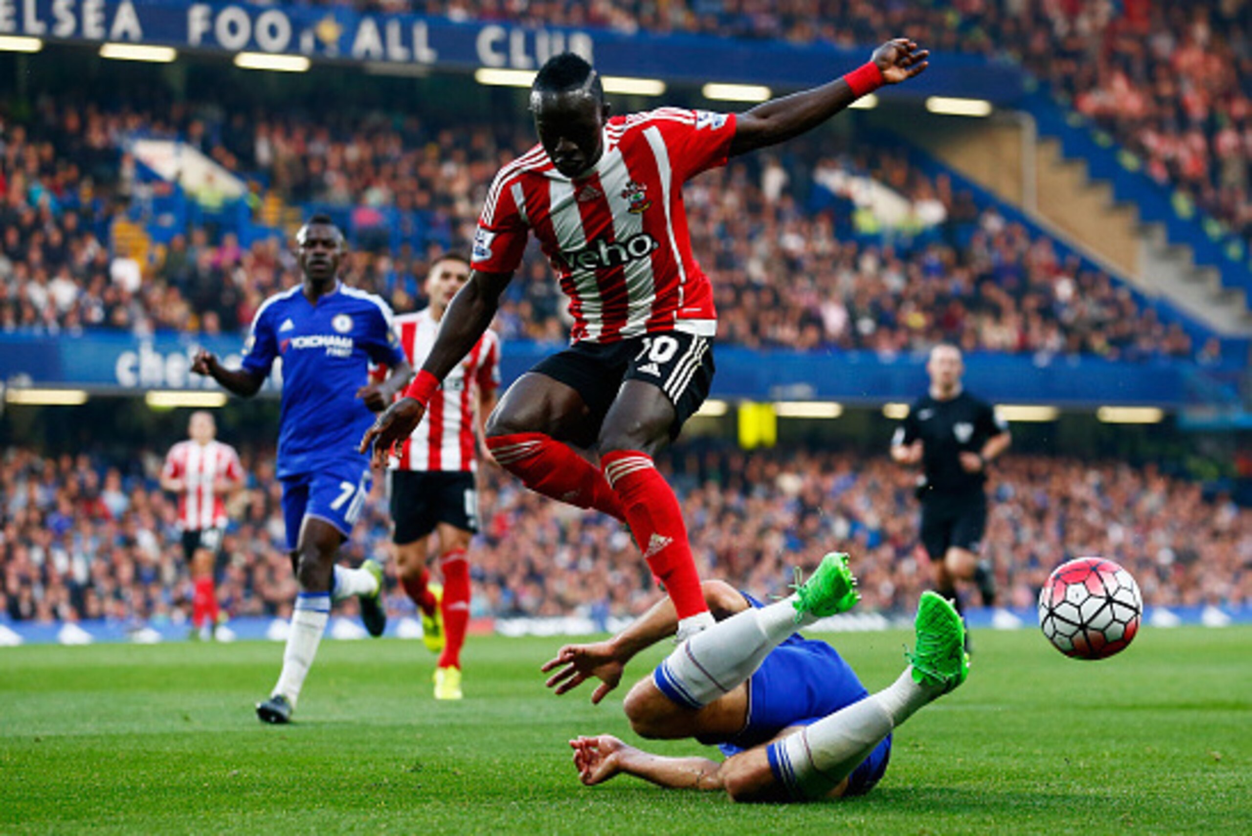 LONDON, ENGLAND - OCTOBER 03:  Sadio Mane of Southampton and Branislav Ivanovic of Chelsea compete for the ball during the Barclays Premier League match between Chelsea and Southampton at Stamford Bridge on October 3, 2015 in London, United Kingdom.  (Pho