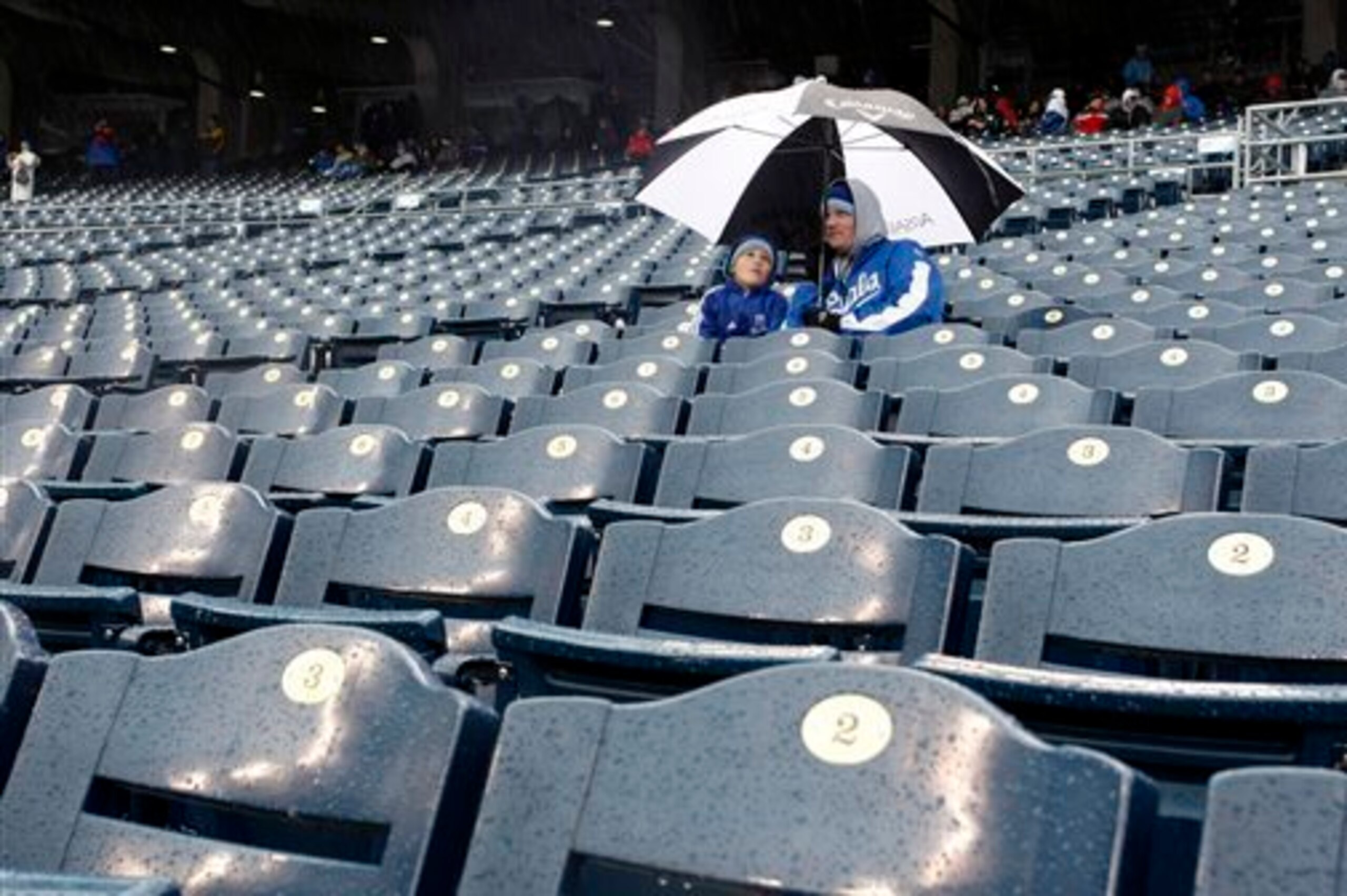 Rain could impact field conditions for Game 6.