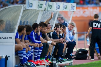 SAN SEBASTIAN, SPAIN - AUGUST 29:  Head coach David Moyes of Real Sociedad reacts during the La Liga match between Real Sociedad de Futbol and Sporting Gijon at Estadio Anoeta on August 29, 2015 in San Sebastian, Spain.  (Photo by Juan Manuel Serrano Arce
