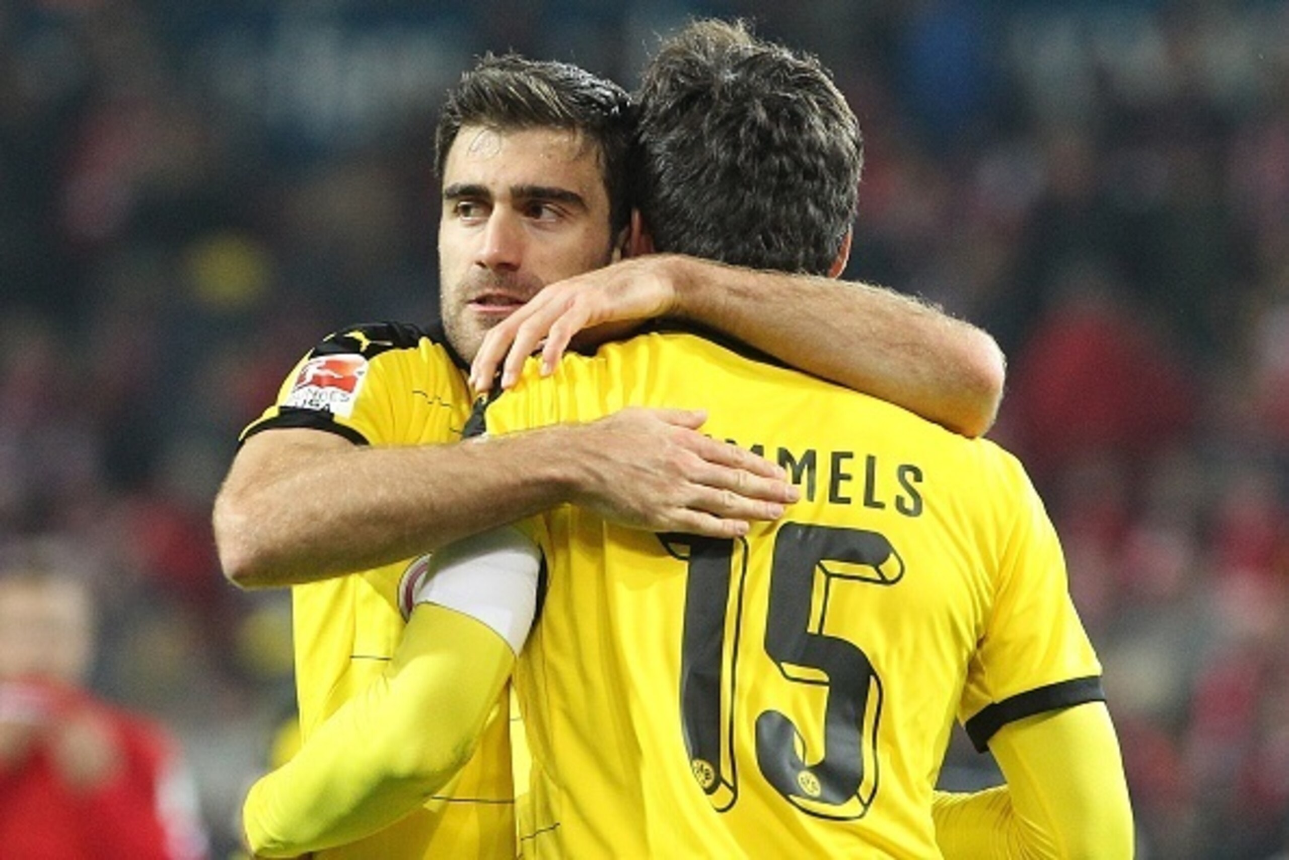 Dortmund's Greek defender Sokratis (L) and Dortmund's defender Mats Hummels celebrate after the German first division Bundesliga football match FSV Mainz 05 vs Borussia Dortmund in Mainz, western Germany, on October 16, 2015. Dortmund won the match 0-2.  