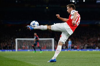 LONDON, ENGLAND - OCTOBER 20:  Nacho Monreal of Arsenal kicks the ball during the UEFA Champions League Group F match between Arsenal FC and FC Bayern Munchen at the Emirates Stadium on October 20, 2015 in London, United Kingdom.  (Photo by Boris Streubel