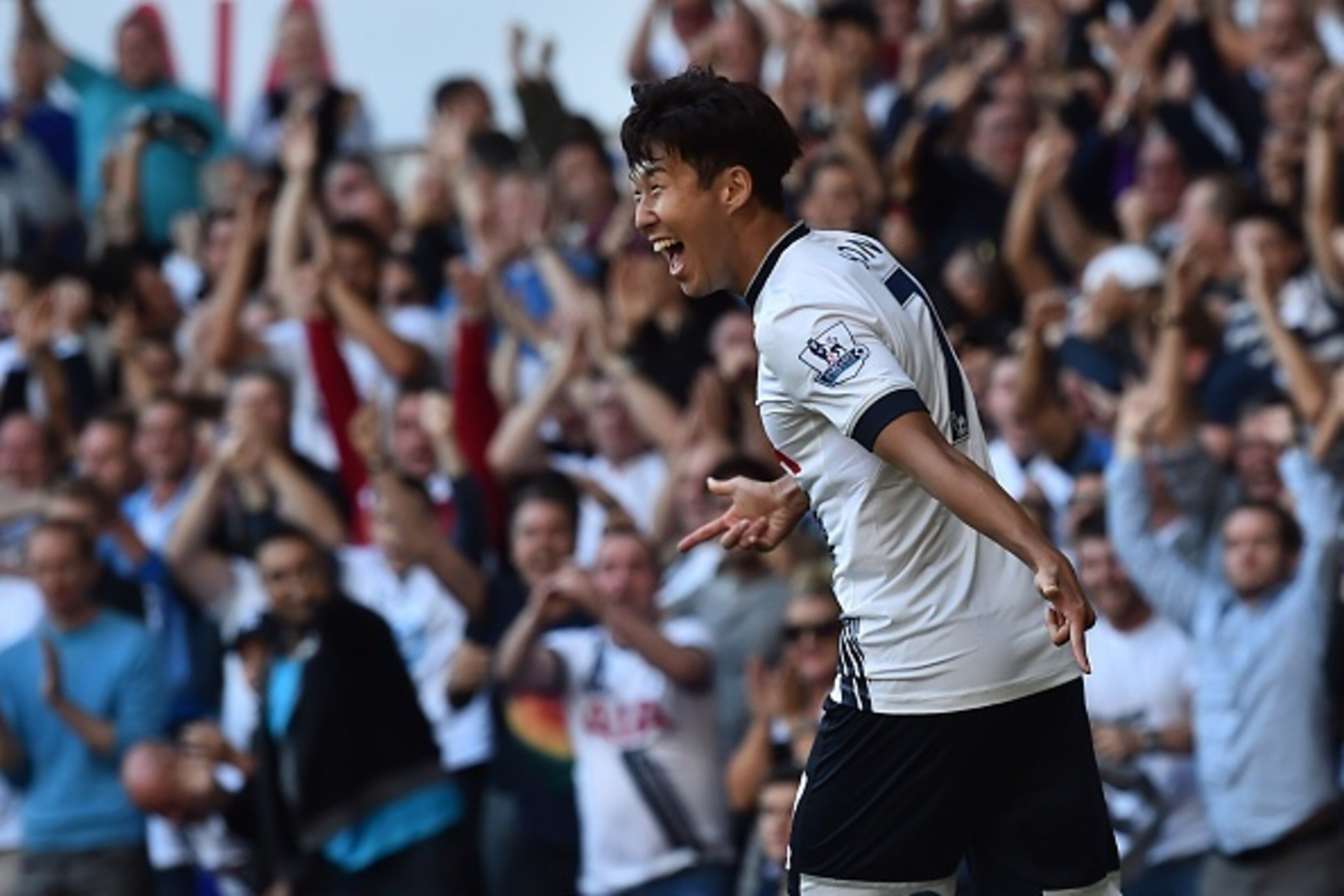 Tottenham Hotspur's South Korean striker Son Heung-Min celebrates scoring the opening goal of the English Premier League football match between Tottenham Hotspur and Crystal Palace at White Hart Lane in north London on September 20, 2015. AFP PHOTO / BEN 