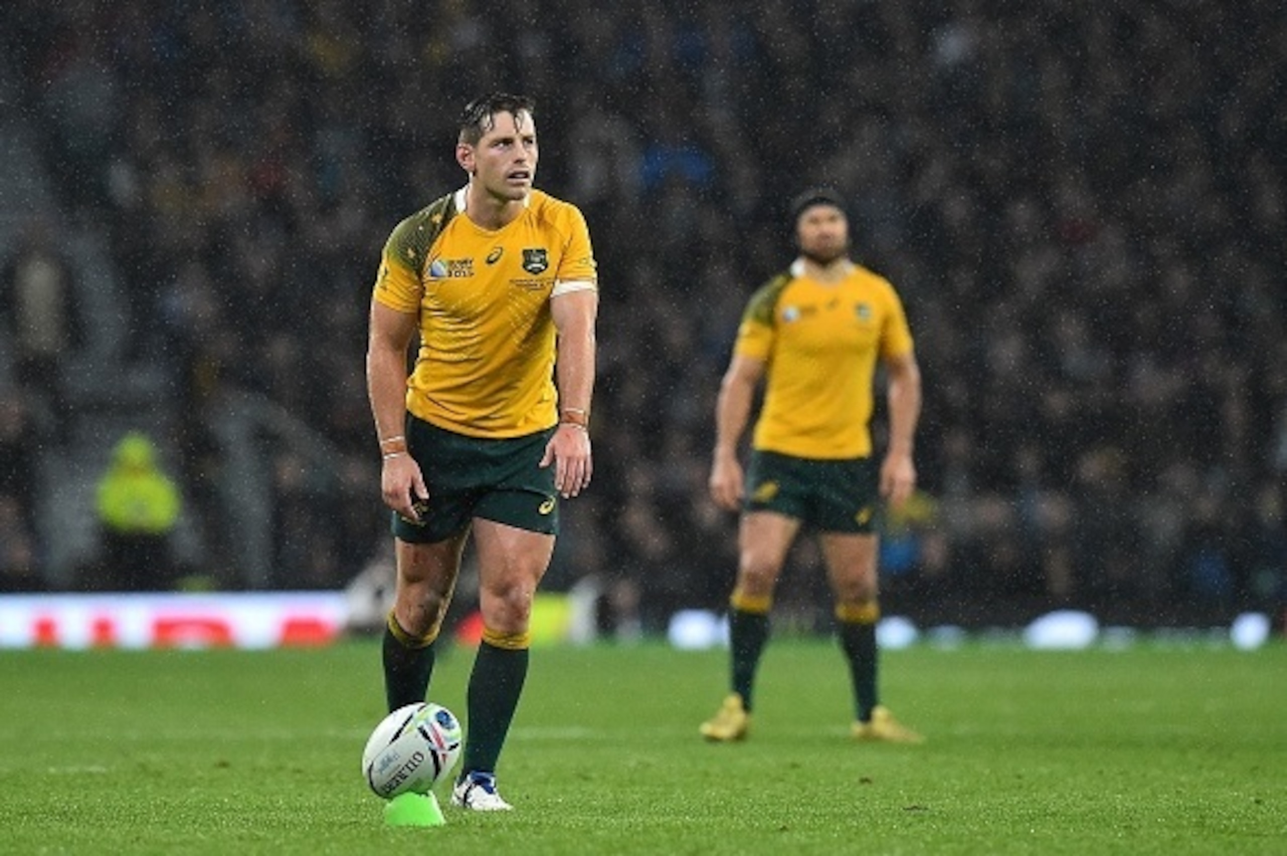 Australia's fly half Bernard Foley lines up the last penalty kick during a quarter final match of the 2015 Rugby World Cup between Australia and Scotland at Twickenham stadium, southwest London, on October 18, 2015. AFP PHOTO / GABRIEL BOUYS

RESTRICTED T