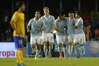 Celta's players celebrate a goal during  the Spanish league football match Celta Vigo vs FC Barcelona at the Balaidos stadium in Vigo on September 23, 2015.  Celta won the match 4-1. AFP PHOTO / MIGUEL RIOPA        (Photo credit should read MIGUEL RIOPA/A