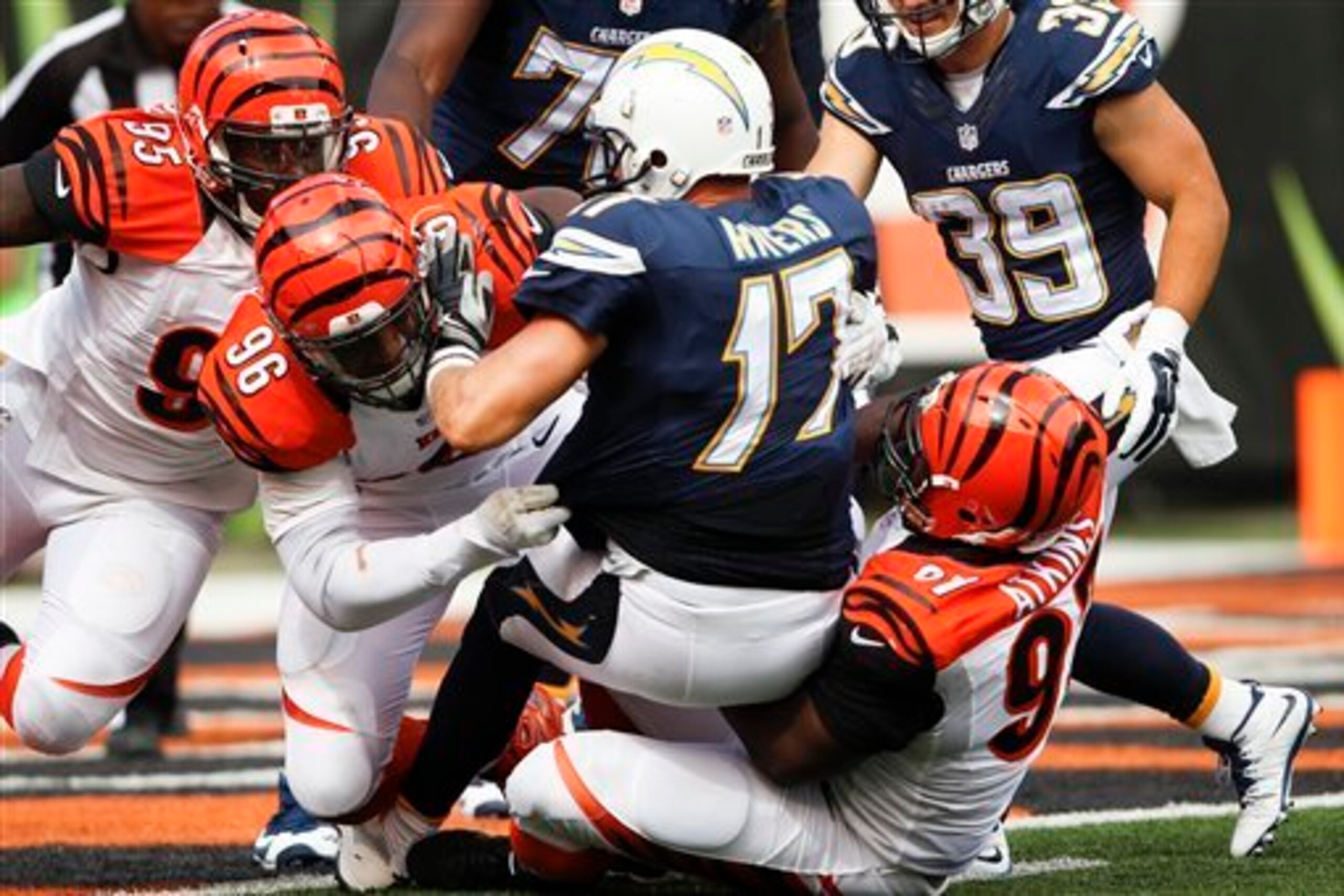 Bengals LB Geno Atkins sacks Chargers QB Philip Rivers in Week 2