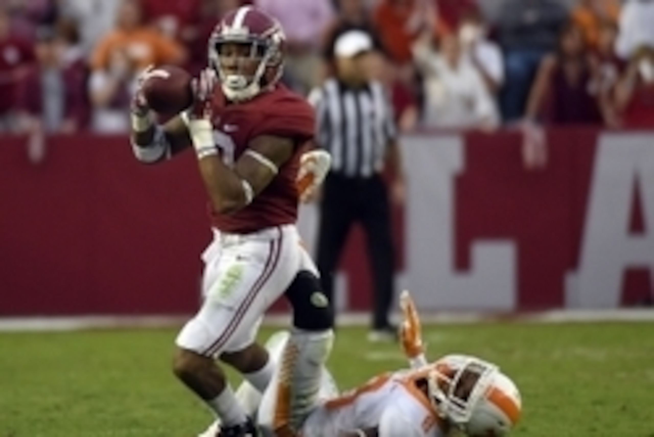 Oct 24, 2015; Tuscaloosa, AL, USA; Alabama Crimson Tide wide receiver ArDarius Stewart (13) pulls down a pass over Tennessee Volunteers defensive back Justin Martin (8) during the fourth quarter at Bryant-Denny Stadium. Mandatory Credit: John David Mercer