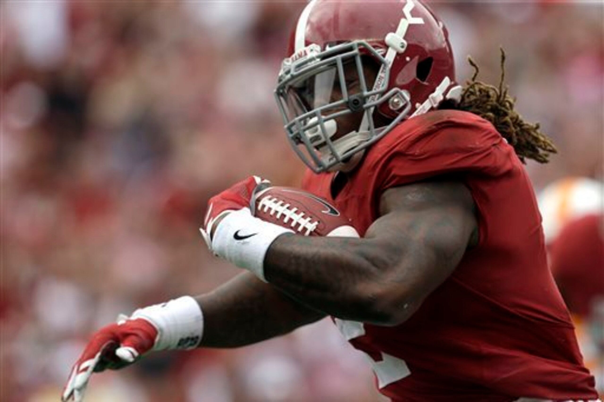Derrick Henry finished with 142 rushing yards on 28 carries and scored two more touchdowns. Derrick Henry finished with 142 rushing yards on 28 carries and scored two more touchdowns.