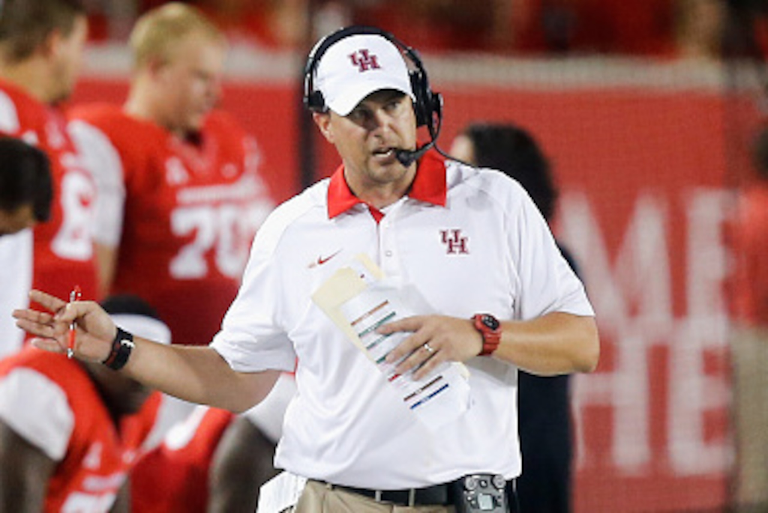 HOUSTON, TX - SEPTEMBER 05:  Head coach Tom Herman of the Houston Cougars walks the sidelines during the second half against the Tennessee Tech Golden Eagles  on September 5, 2015 in Houston, Texas.  (Photo by Bob Levey/Getty Images)