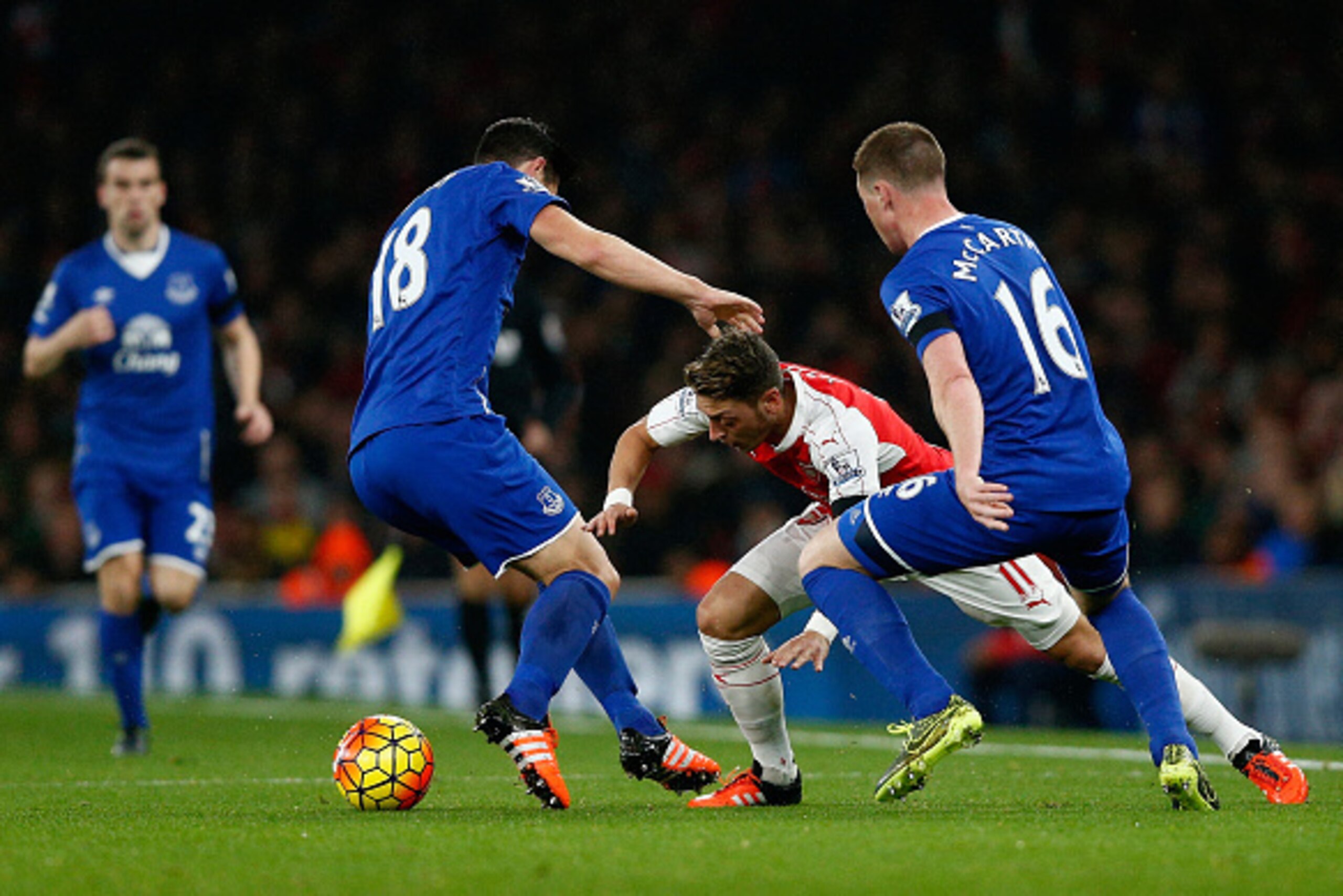LONDON, ENGLAND - OCTOBER 24: Mesut Ozil (C) of Arsenal competes for the ball against Gareth Barry (L) and James McCarthy (R) of Everton during the Barclays Premier League match between Arsenal and Everton at Emirates Stadium on October 24, 2015 in London