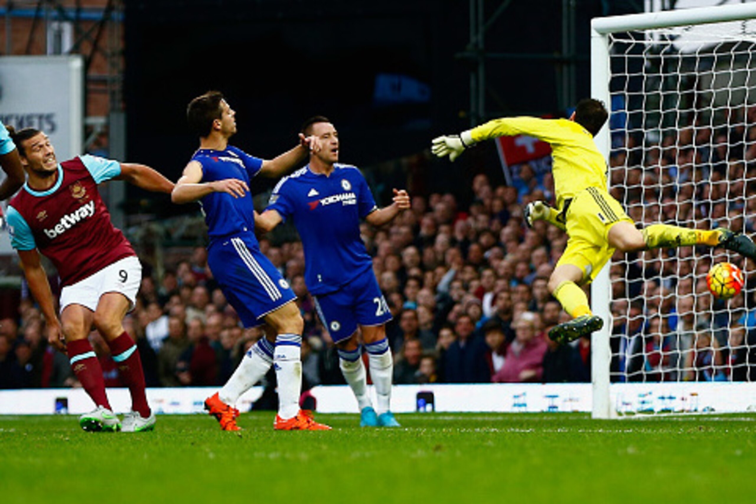 LONDON, ENGLAND - OCTOBER 24:  Andy Carroll (2nd L) of West Ham United scores his team's second goal  during the Barclays Premier League match between West Ham United and Chelsea at Boleyn Ground on October 24, 2015 in London, England.  (Photo by Jordan M