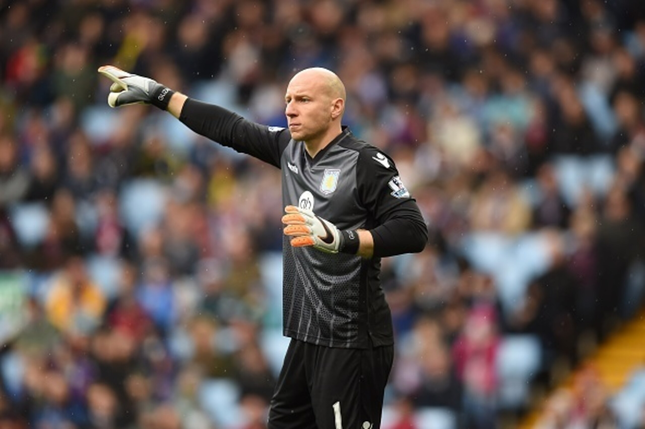 Aston Villa's US goalkeeper Brad Guzan gestures during the English Premier League football match between Aston Villa and Swansea City at Villa Park in Birmingham, central England on October 24, 2015. AFP PHOTO / PAUL ELLIS
RESTRICTED TO EDITORIAL USE. No Aston Villa's US goalkeeper Brad Guzan gestures during the English Premier League football match between Aston Villa and Swansea City at Villa Park in Birmingham, central England on October 24, 2015. AFP PHOTO / PAUL ELLIS
RESTRICTED TO EDITORIAL USE. No