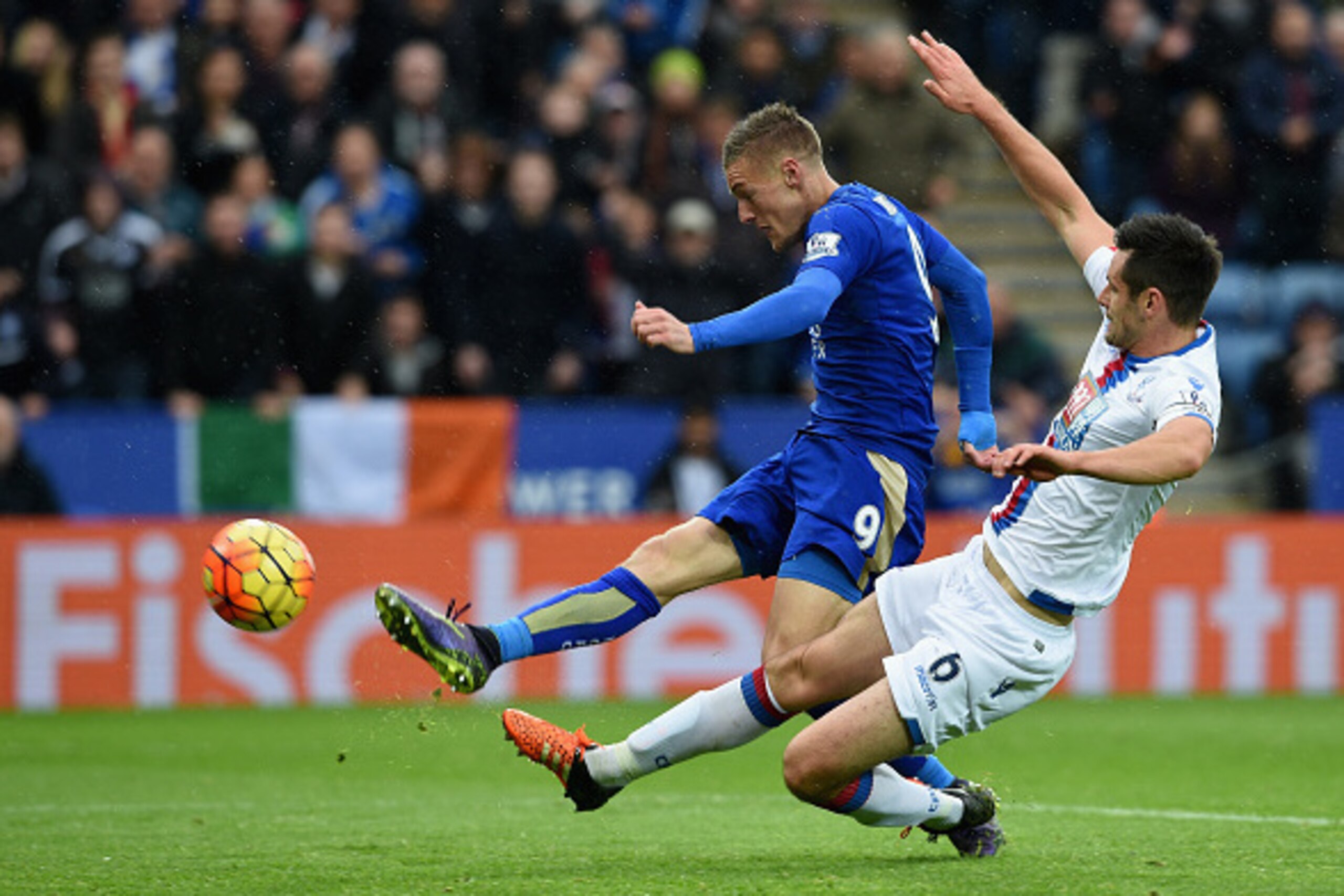 LEICESTER, ENGLAND - OCTOBER 24: Jamie Vardy of Leicester City scores his team's opening goal during the Barclays Premier League match between Leicester City and Crystal Palace at The King Power Stadium on October 24, 2015 in Leicester, England. (Photo b LEICESTER, ENGLAND - OCTOBER 24: Jamie Vardy of Leicester City scores his team's opening goal during the Barclays Premier League match between Leicester City and Crystal Palace at The King Power Stadium on October 24, 2015 in Leicester, England. (Photo b
