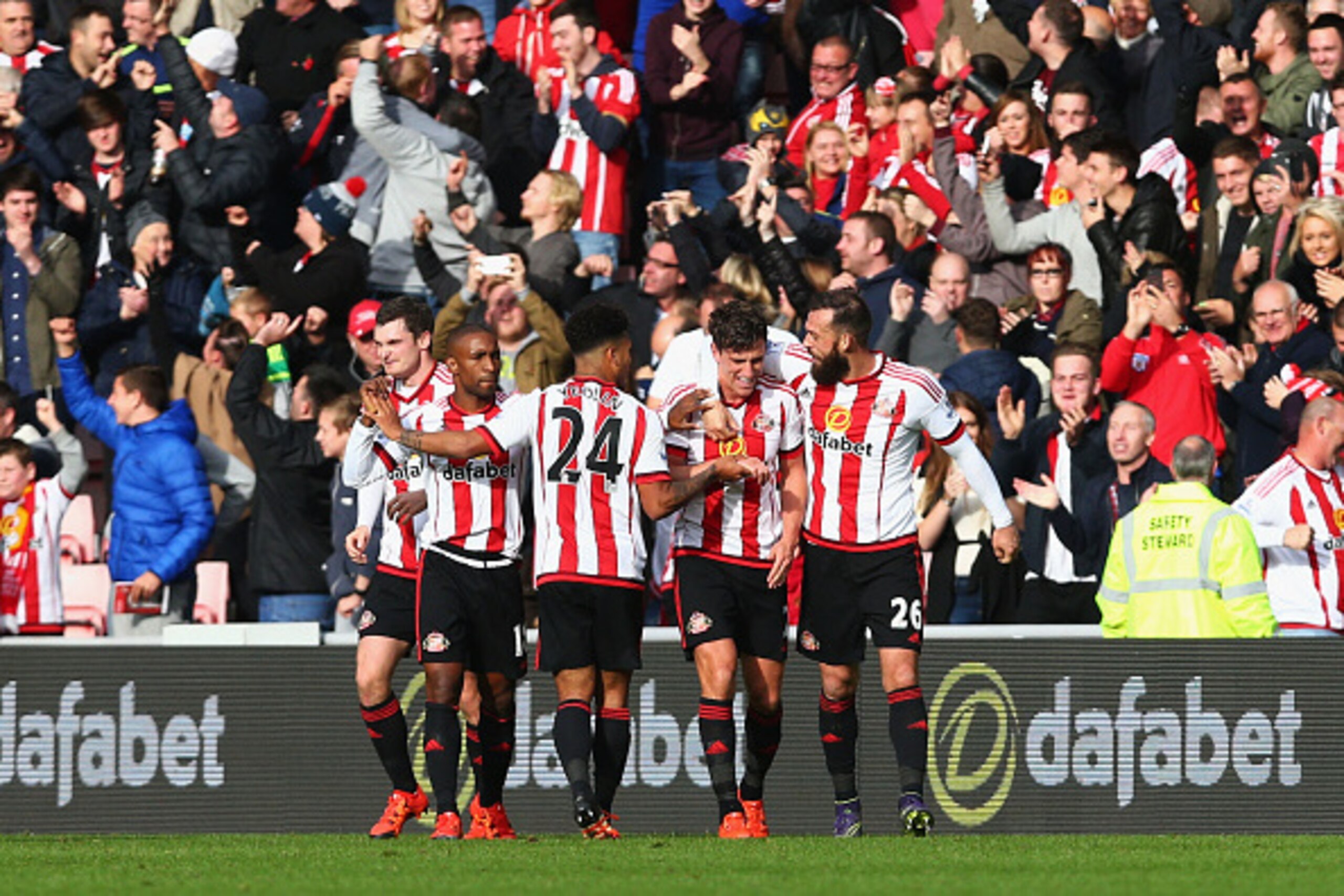 SUNDERLAND, ENGLAND - OCTOBER 25:  Billy Jones of Sunderland (2nd R) celebrates scoring his team's second goal with his team mates during the Barclays Premier League match between Sunderland and Newcastle United at Stadium of Light on October 25, 2015 in 