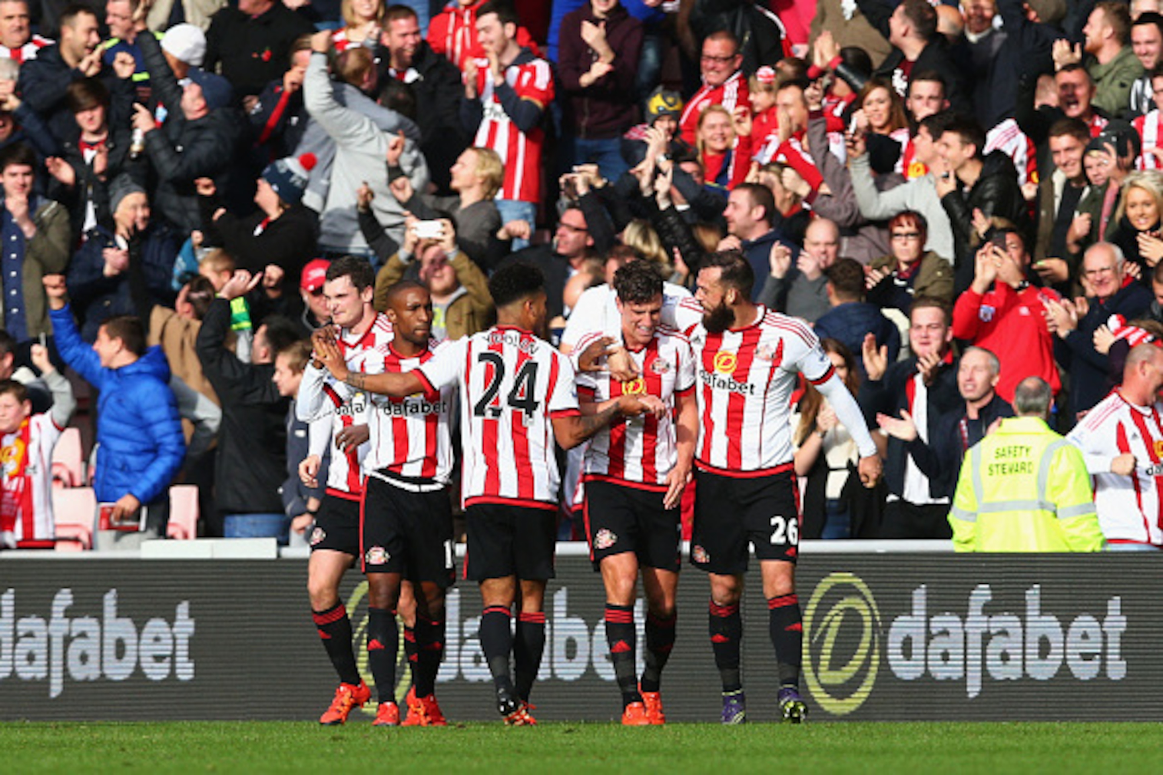 SUNDERLAND, ENGLAND - OCTOBER 25: Billy Jones of Sunderland (2nd R) celebrates scoring his team's second goal with his team mates during the Barclays Premier League match between Sunderland and Newcastle United at Stadium of Light on October 25, 2015 in SUNDERLAND, ENGLAND - OCTOBER 25: Billy Jones of Sunderland (2nd R) celebrates scoring his team's second goal with his team mates during the Barclays Premier League match between Sunderland and Newcastle United at Stadium of Light on October 25, 2015 in