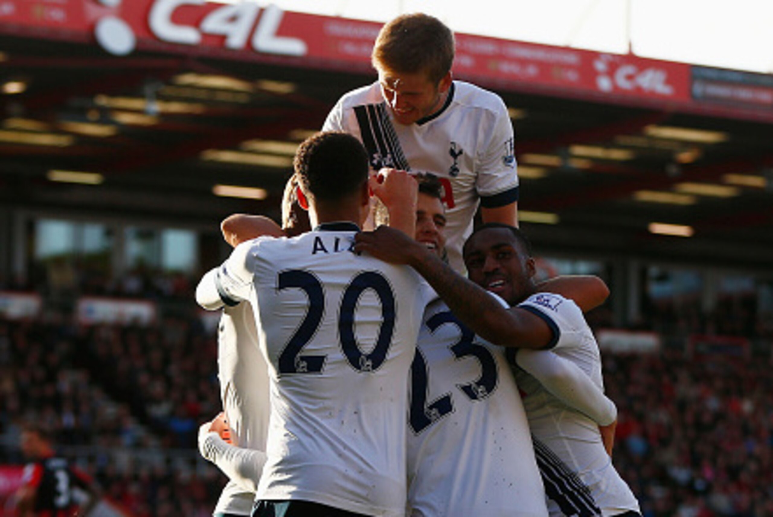 BOURNEMOUTH, ENGLAND - OCTOBER 25:  Harry Kane (obscured) of Tottenham Hotspur celebrates scoring his team's fourth goal during the Barclays Premier League match between A.F.C. Bournemouth and Tottenham Hotspur at Vitality Stadium on October 25, 2015 in B