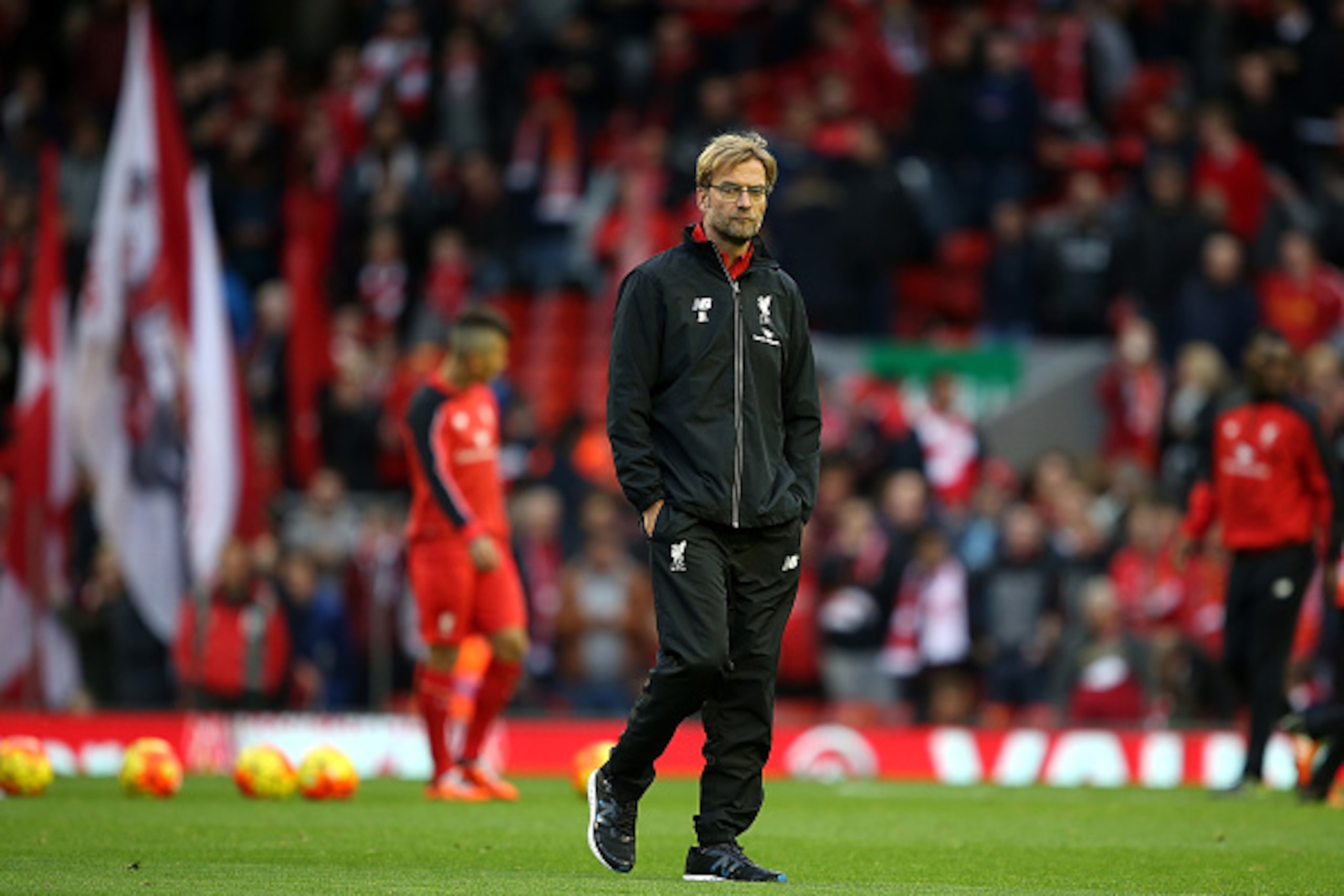 LIVERPOOL, ENGLAND - OCTOBER 25:  Liverpool manager Jurgen Klopp makes his way to the dugout prior to the Barclays Premier League match between Liverpool and Southampton at Anfield on October 25, 2015 in Liverpool, England.  (Photo by Jan Kruger/Getty Ima