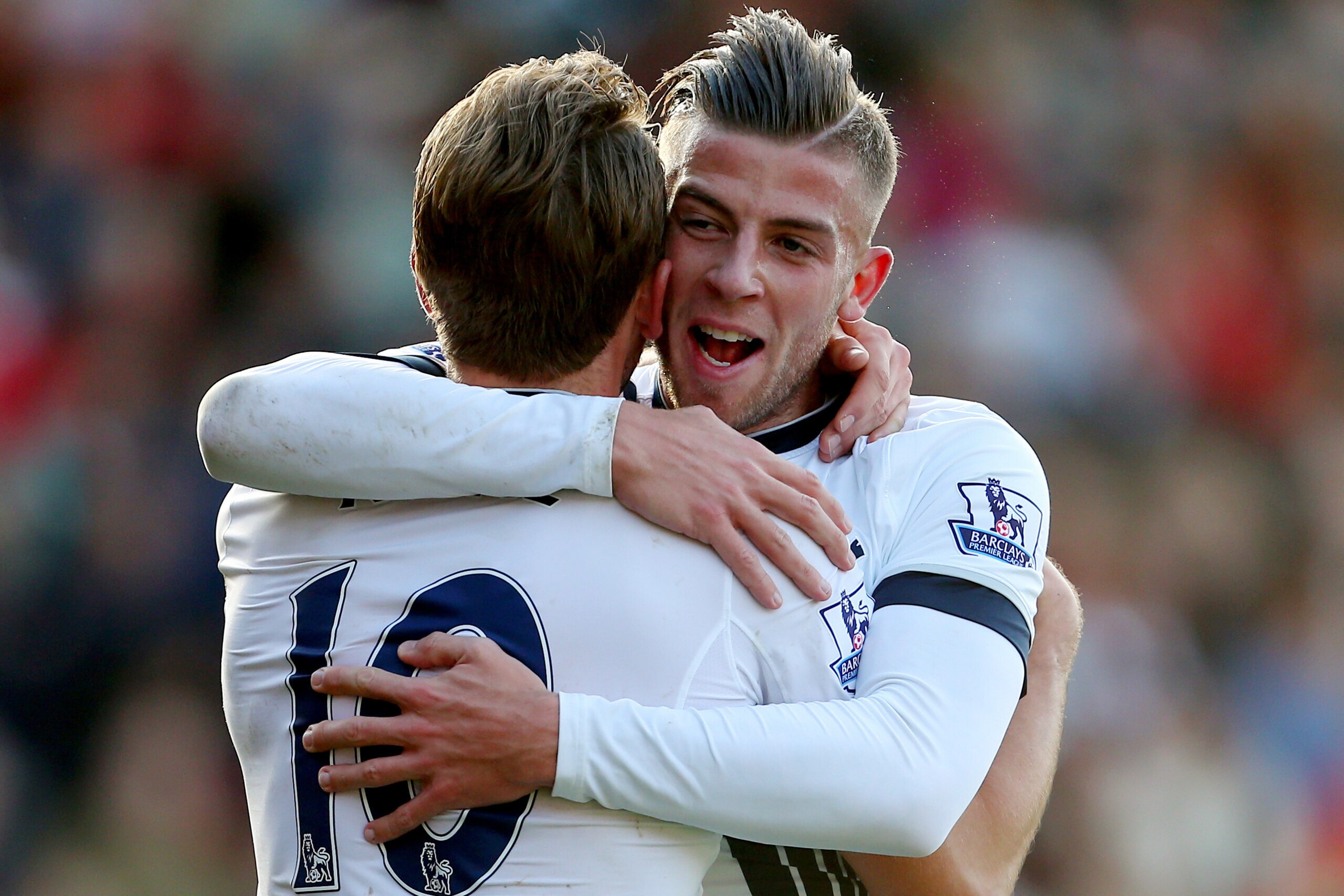 BOURNEMOUTH, ENGLAND - OCTOBER 25:  Toby Alderweireld of Tottenham Hotspur celebrates with Harry Kane of Tottenham Hotspur during the Barclays Premier League match between A.F.C Bournemouth and Tottenham Hotspur at Vitality Stadium on October 25, 2015 in
