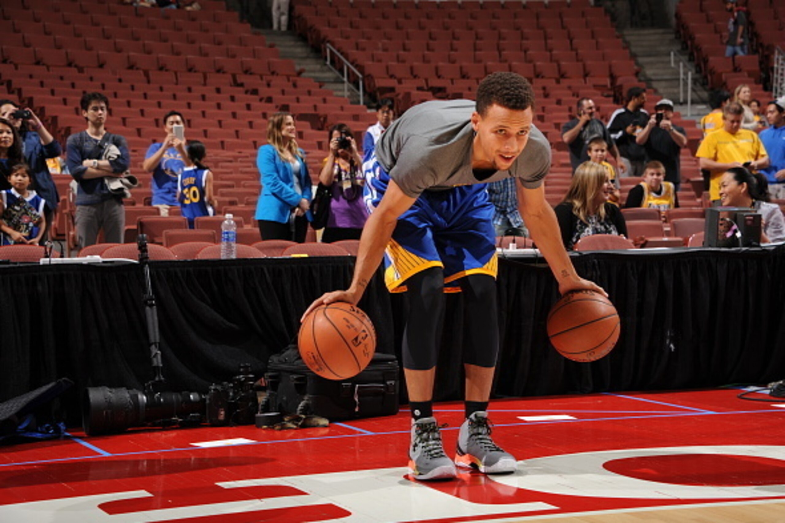 ANAHEIM, CA - OCTOBER 22:  Stephen Curry #30 of the Golden State Warriors warms up before the game against the Los Angeles Lakers  on October 22, 2015 at Honda Center in Anaheim, California. NOTE TO USER: User expressly acknowledges and agrees that, by do