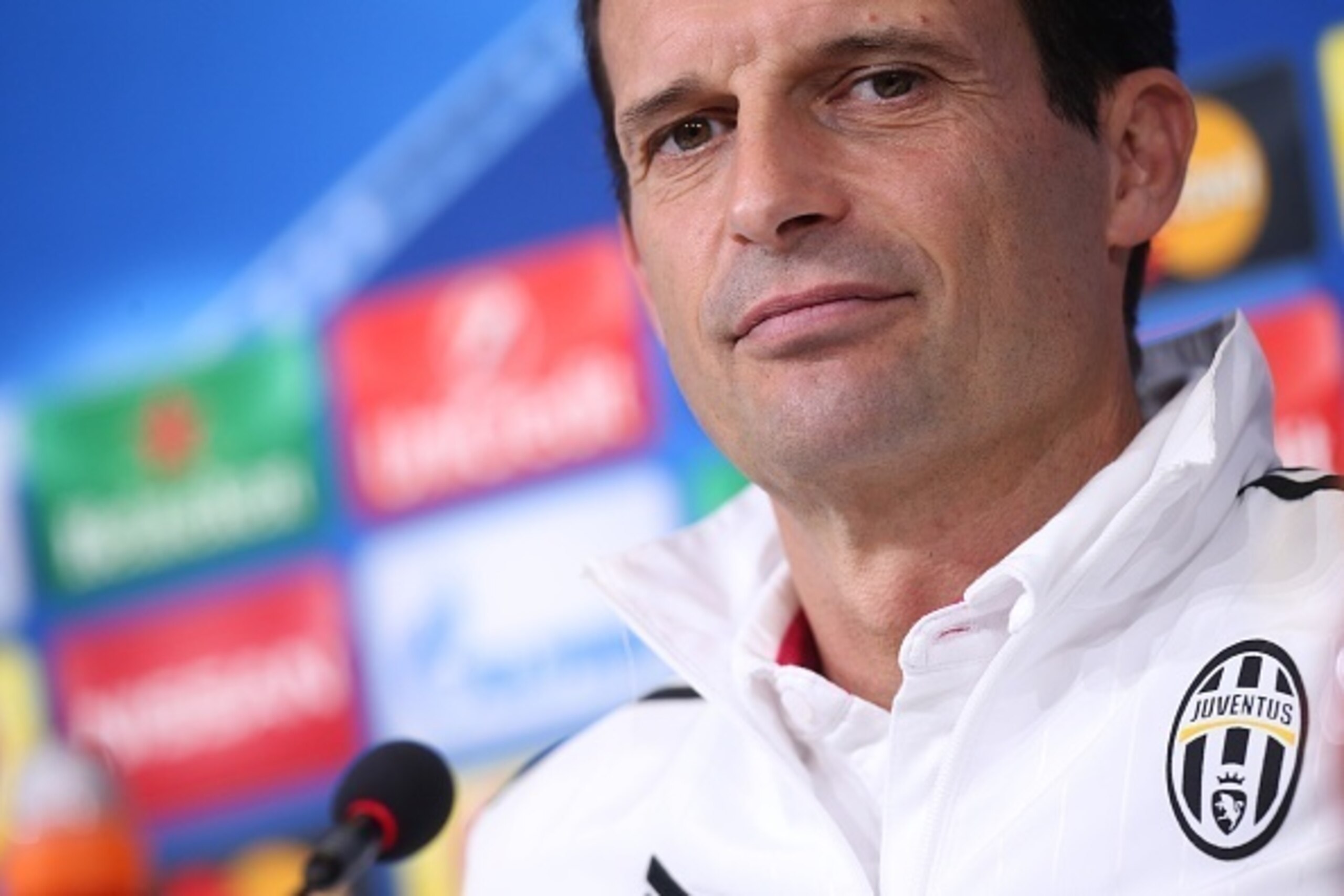 Juventus' coach Massimiliano Allegri attends a press conference on the eve of the UEFA Champions League football match Juventus Vs Borussia Moenchengladbach on October 20, 2015 at the 'Juventus Stadium', in Turin.  AFP PHOTO / MARCO BERTORELLO        (Pho