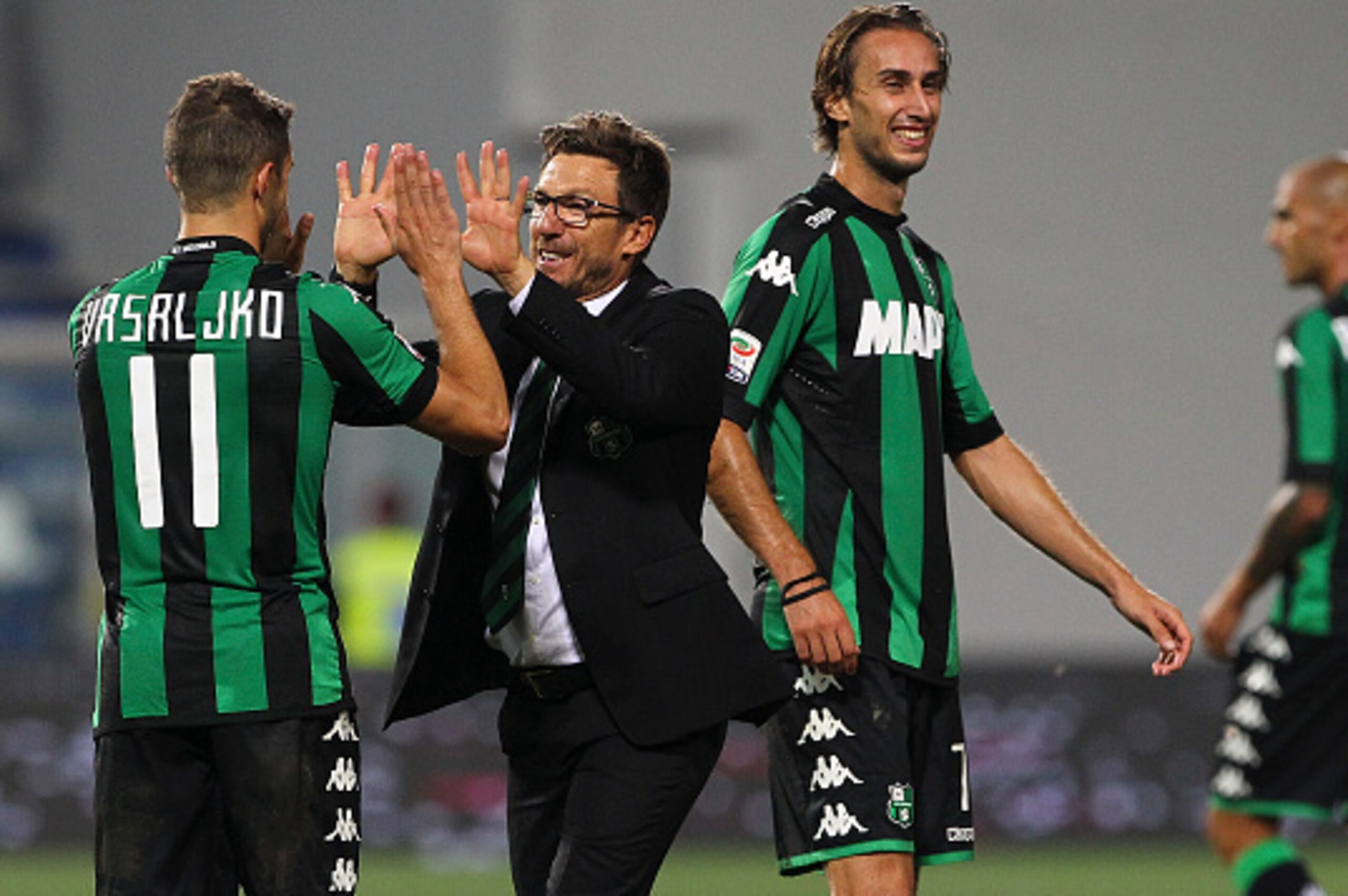 REGGIO NELL'EMILIA, ITALY - AUGUST 23:  US Sassuolo Calcio coach Eusebio Di Francesco (2nd L) celebrate a victory with his player Sime Vrsaljko (L) at the end of the Serie A match between US Sassuolo Calcio and SSC Napoli at Mapei Stadium - Città del Tric