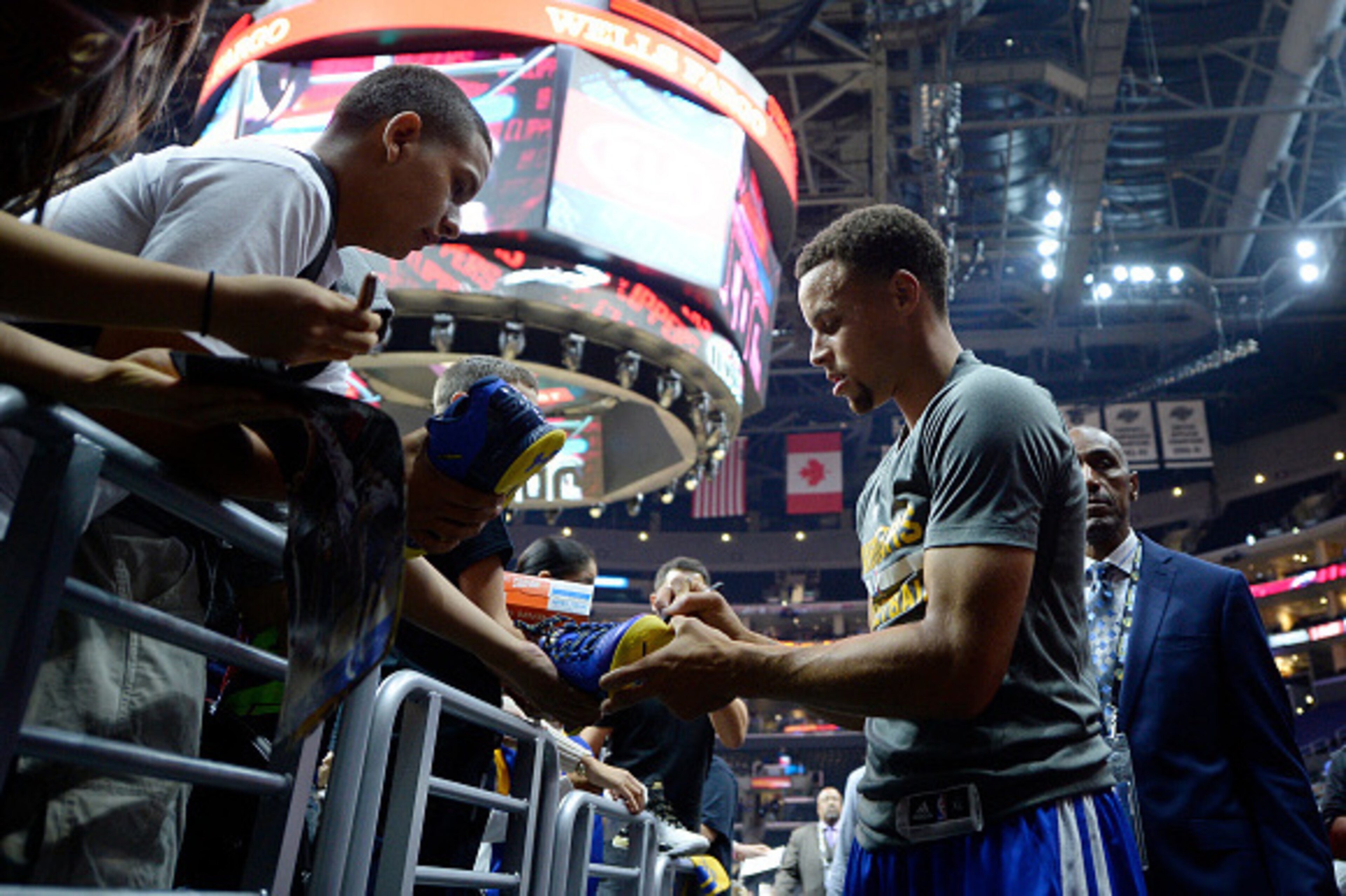 LOS ANGELES CA - OCTOBER 20: Stephen Curry #30 of the Golden State Warriors signs an autograph before the start of the pre-season basketball gamer against the Los Angeles Clippers at Staples Center October 20, 2015 in Los Angeles, California. NOTE TO USER LOS ANGELES CA - OCTOBER 20: Stephen Curry #30 of the Golden State Warriors signs an autograph before the start of the pre-season basketball gamer against the Los Angeles Clippers at Staples Center October 20, 2015 in Los Angeles, California. NOTE TO USER