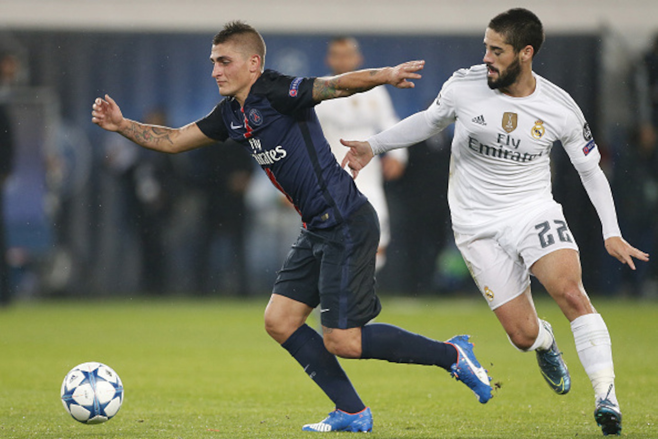 PARIS, FRANCE - OCTOBER 21: Marco Verratti of PSG and Isco of Real Madrid in action during the UEFA Champions League match between Paris Saint-Germain (PSG) and Real Madrid at Parc des Princes stadium on October 21, 2015 in Paris, France. (Photo by Jean C