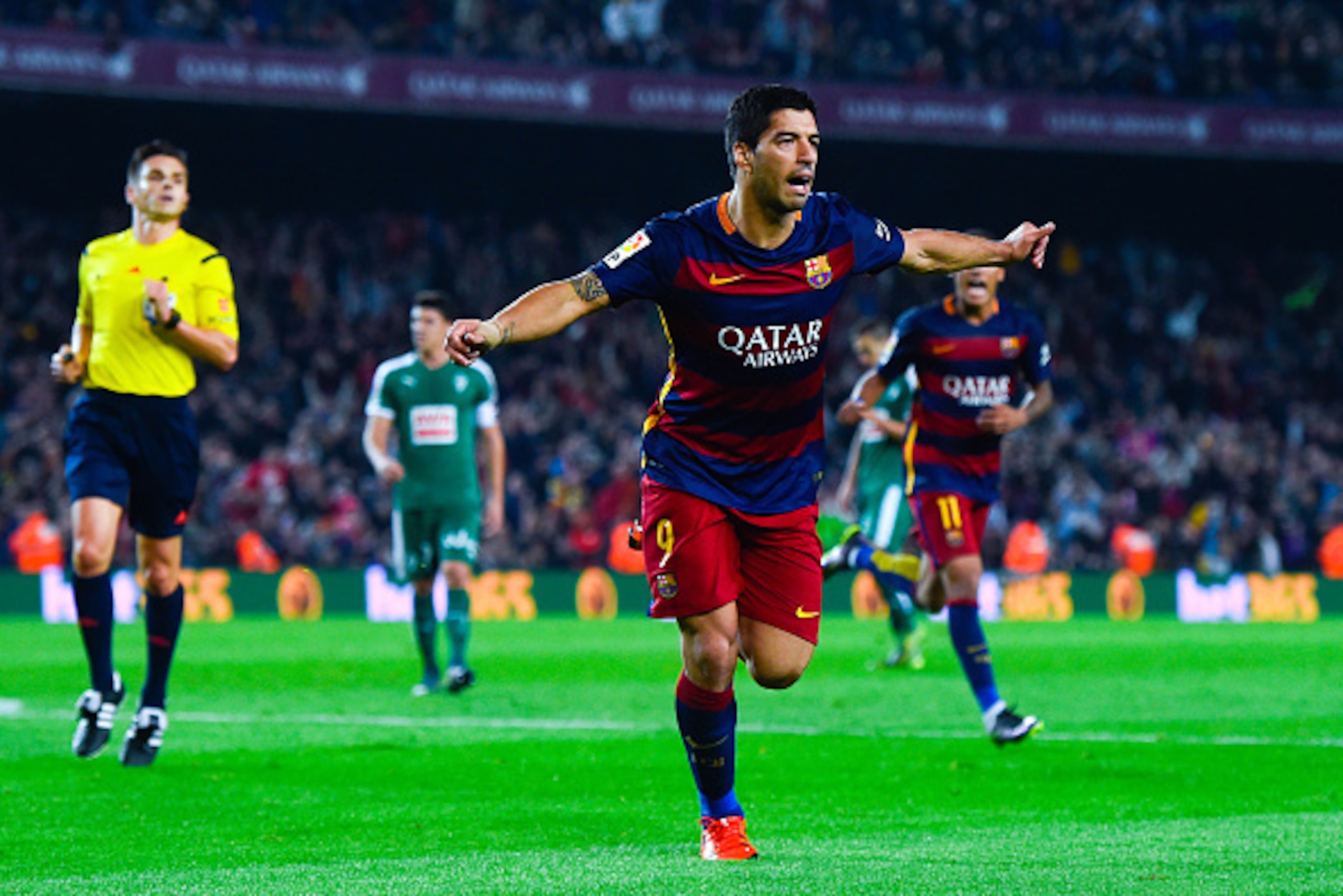 BARCELONA, SPAIN - OCTOBER 25:  Luis Suarez of FC Barcelona celebrates after scoring his team's third goal during the La Liga match between FC Barcelona and SD Eibar at Camp Nou on October 25, 2015 in Barcelona, Spain.  (Photo by David Ramos/Getty Images)