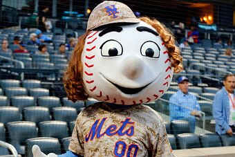 NEW YORK, NY - SEPTEMBER 15:  (NEW YORK DAILIES OUT)   New York Mets mascot Mr. Met wears a wig in honor of Jacob deGrom #48 before a game against the Miami Marlins at Citi Field on September 15, 2014 in the Flushing neighborhood of the Queens borough of 