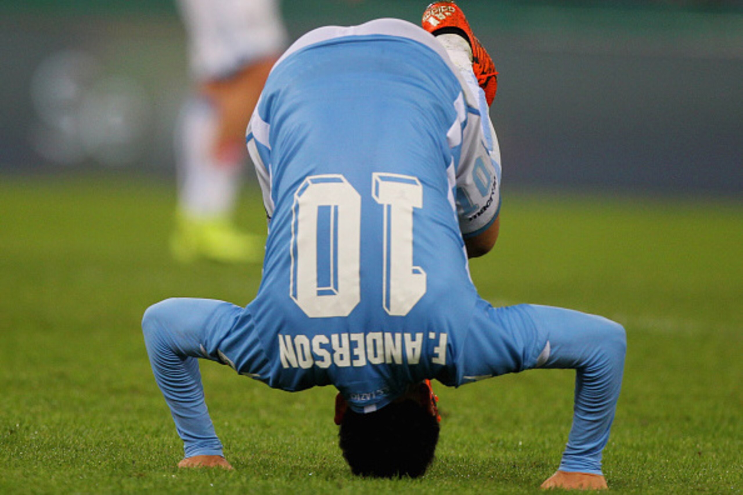 ROME, ITALY - OCTOBER 25:  Felipe Anderson of SS Lazio celebrates after scoring the team's third goal during the Serie A match between SsS Lazio and Torino FC at Stadio Olimpico on October 25, 2015 in Rome, Italy.  (Photo by Paolo Bruno/Getty Images)